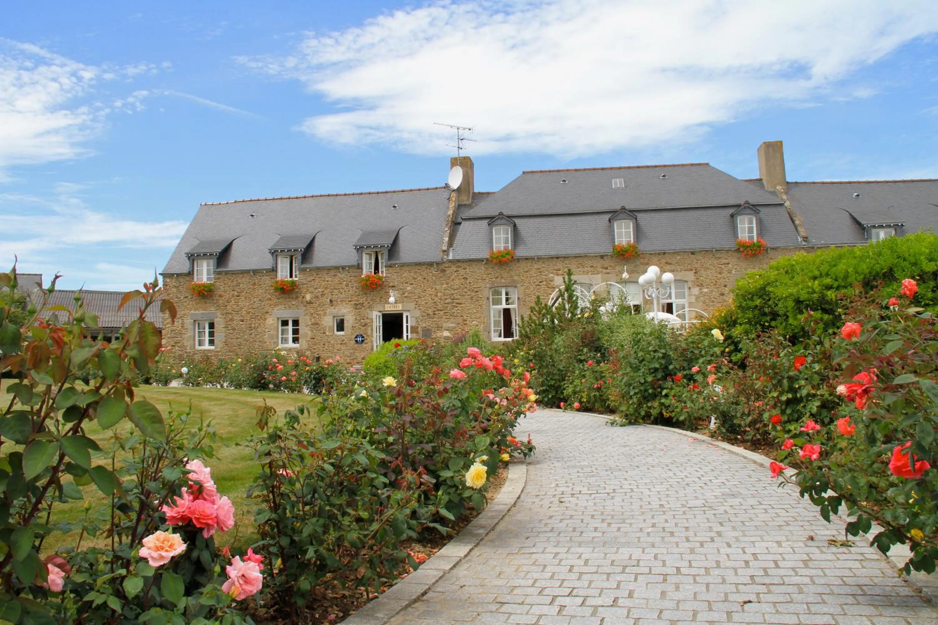 Facade/entrance in Hotel Spa La Malouinière Des Longchamps - Saint-Malo