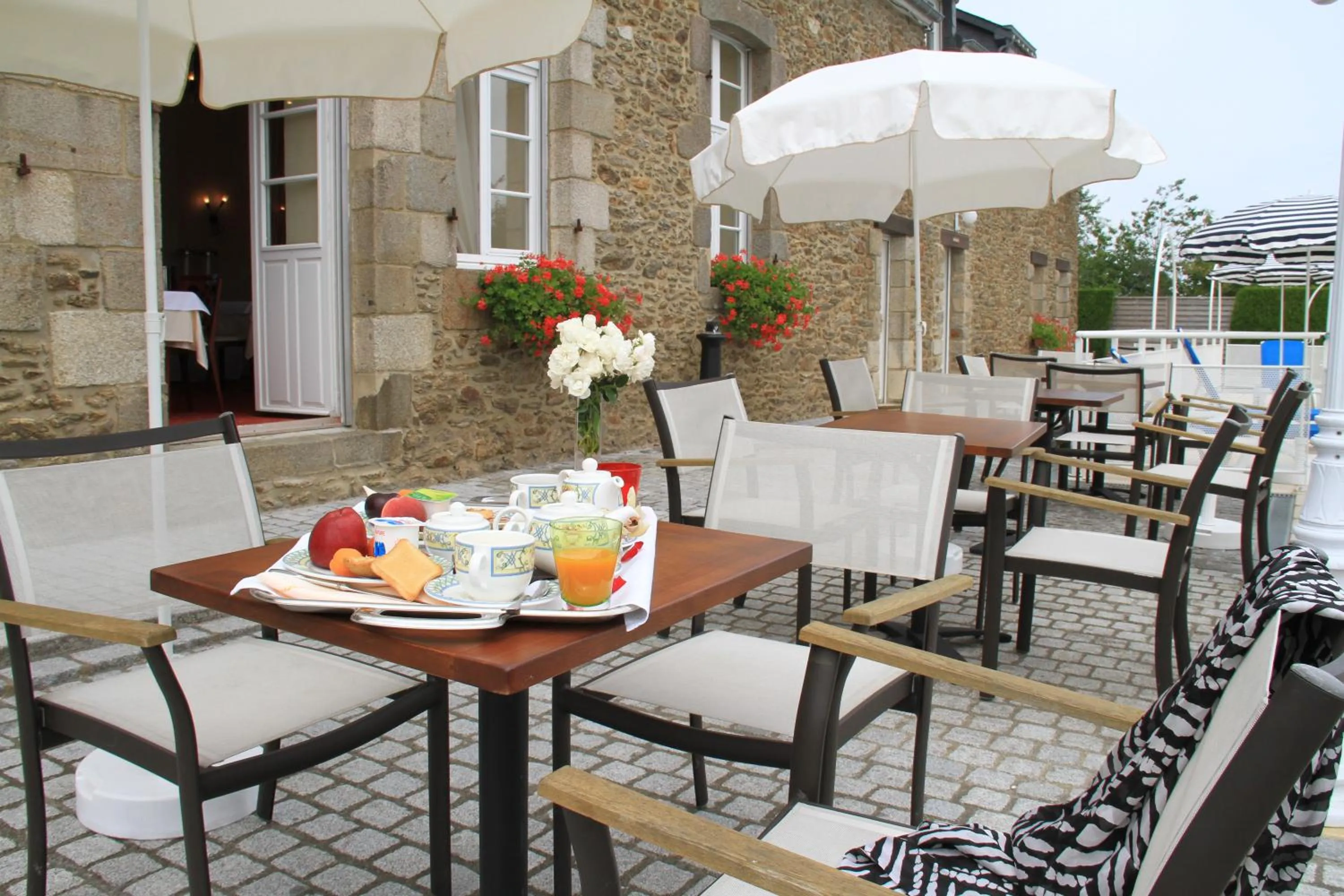 Balcony/Terrace in Hotel Spa La Malouinière Des Longchamps - Saint-Malo