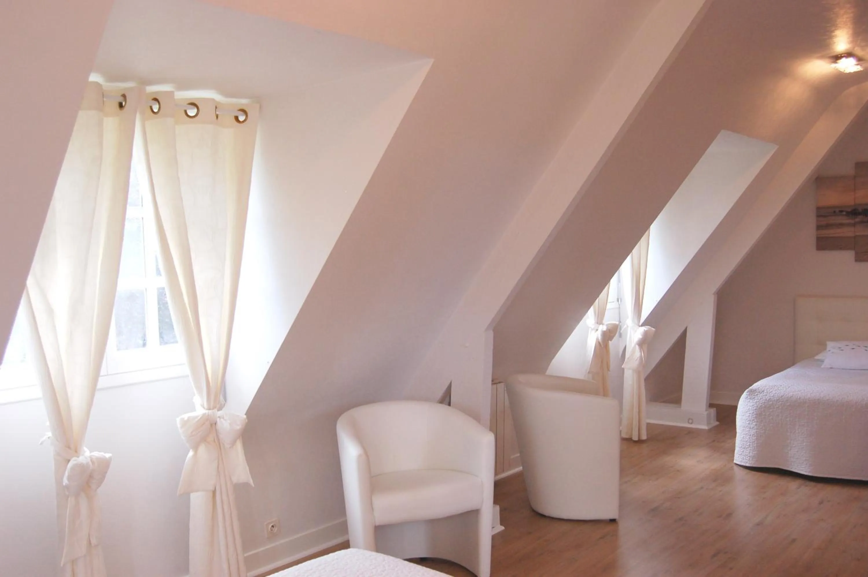 Bedroom, Bed in Hotel Spa La Malouinière Des Longchamps - Saint-Malo