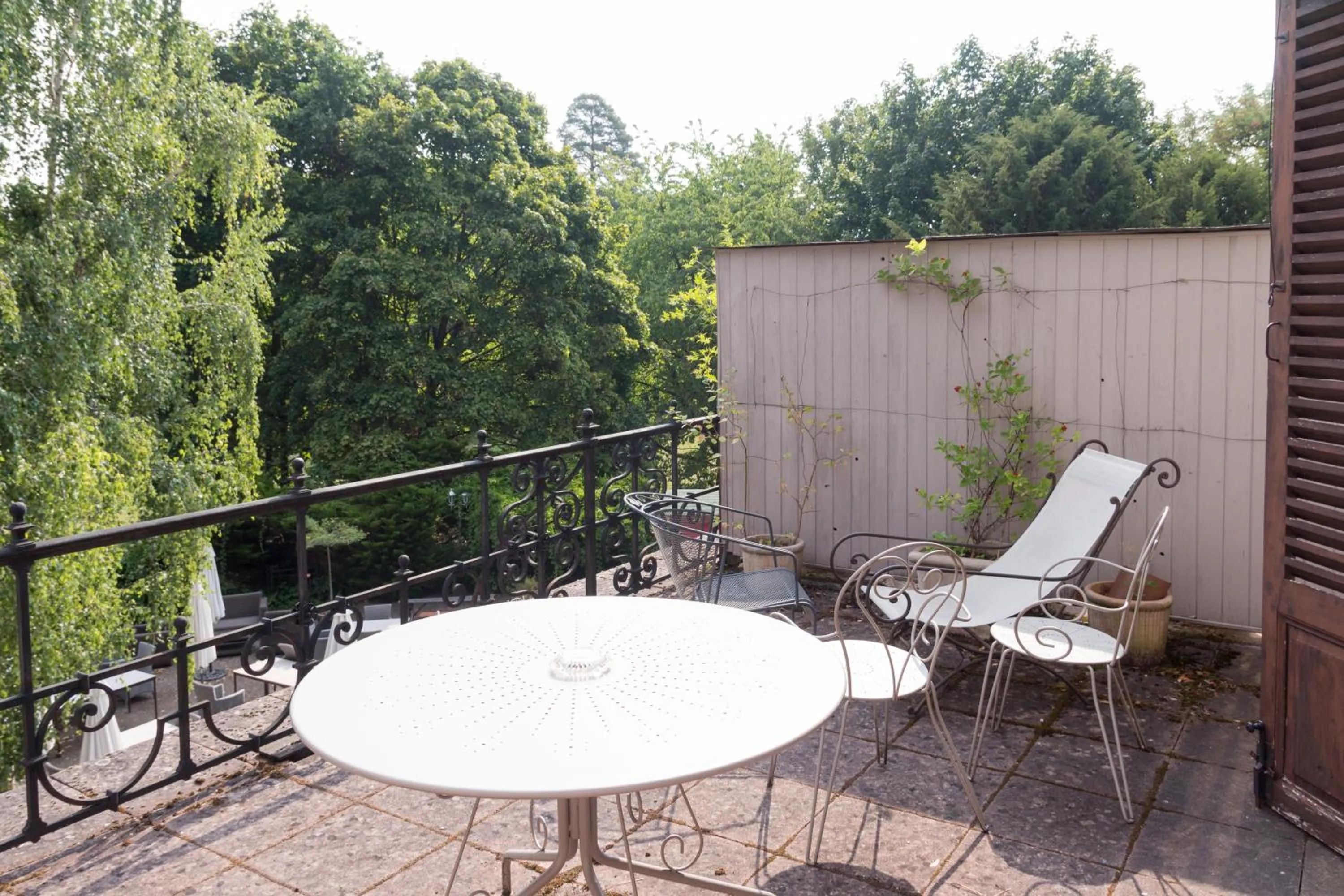 Balcony/Terrace in Domaine de Beaupré - Hotel The Originals Relais