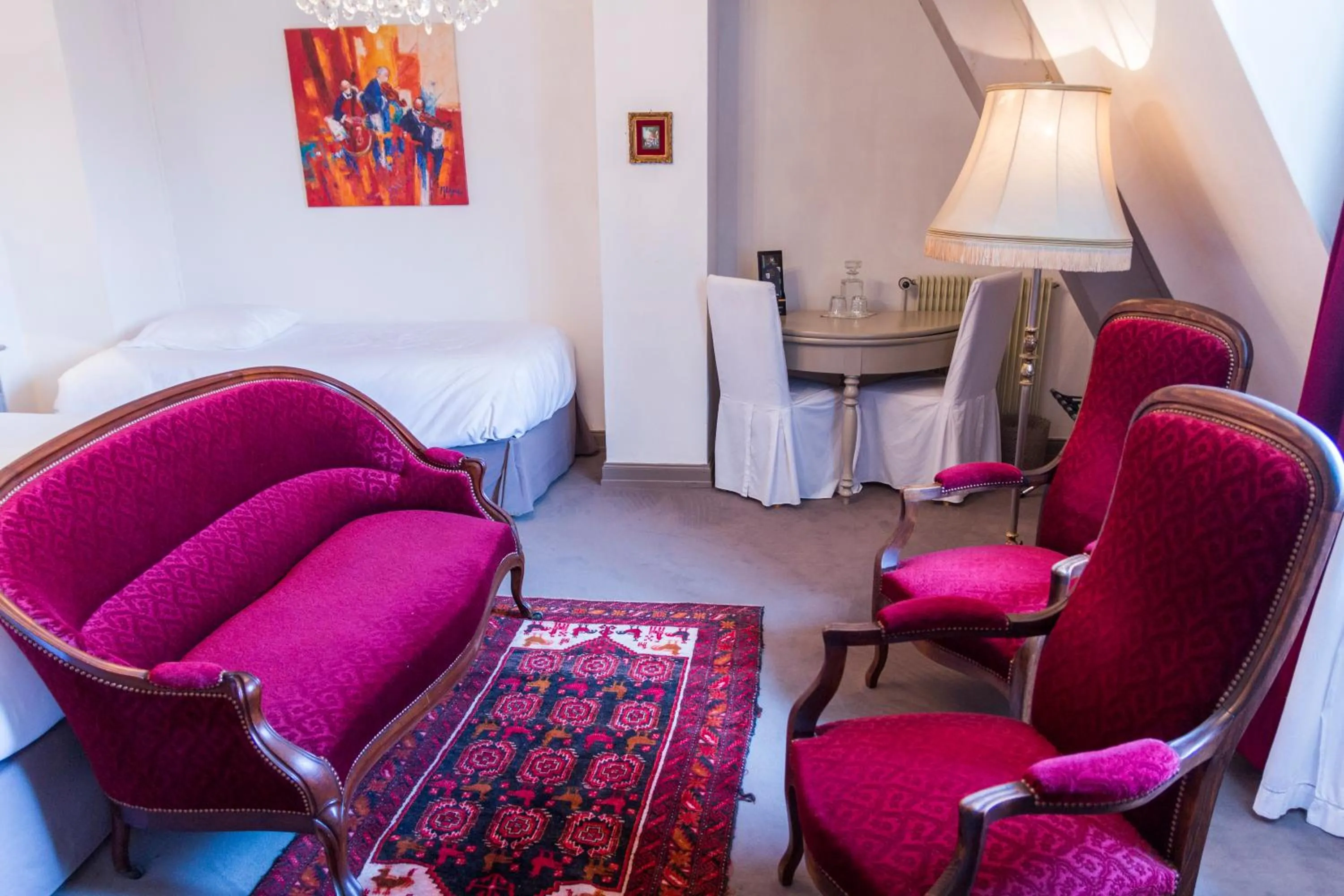 Bed in Domaine de Beaupré - Hotel The Originals Relais