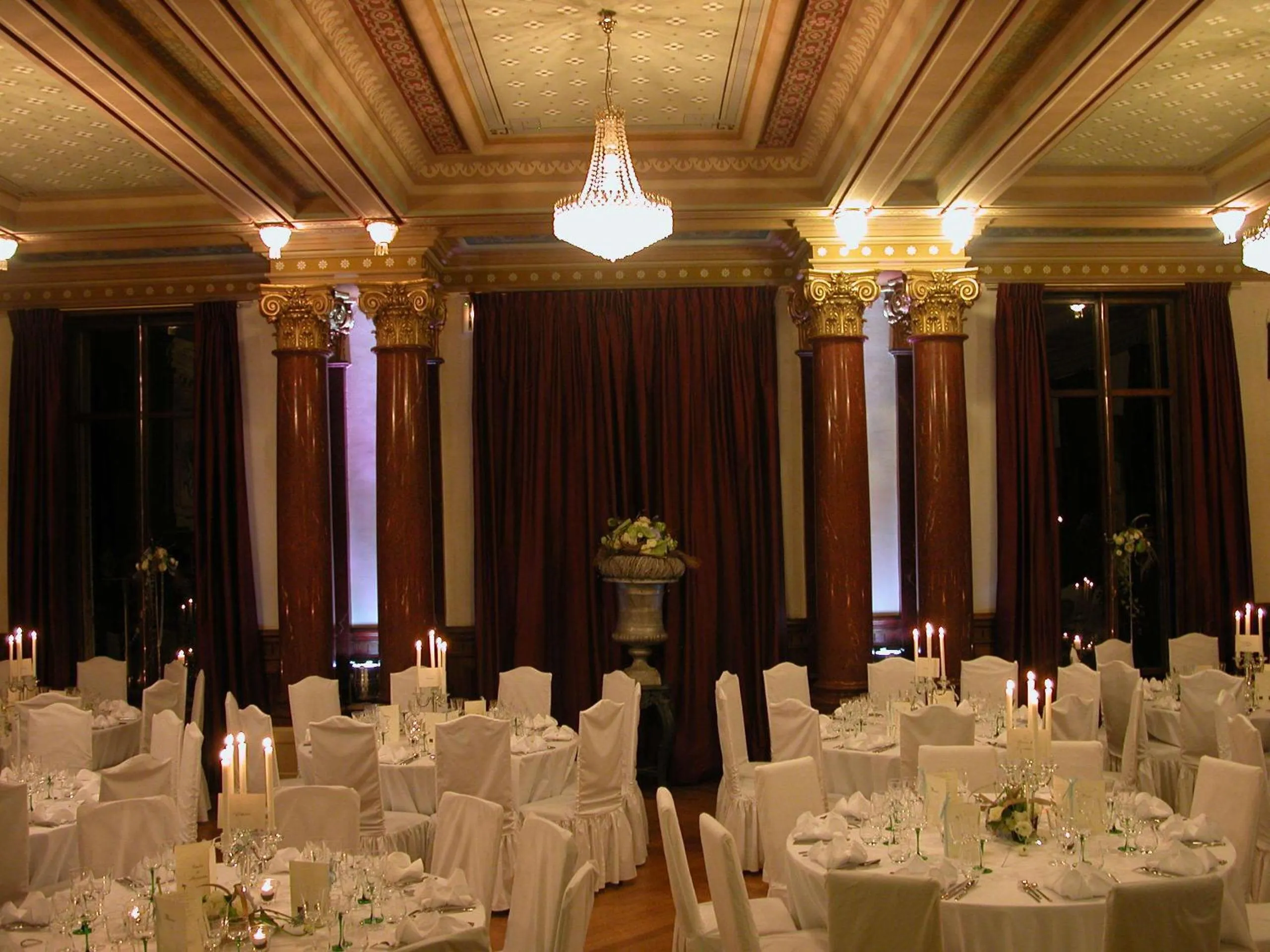 Restaurant/places to eat in Domaine de Beaupré - Hotel The Originals Relais