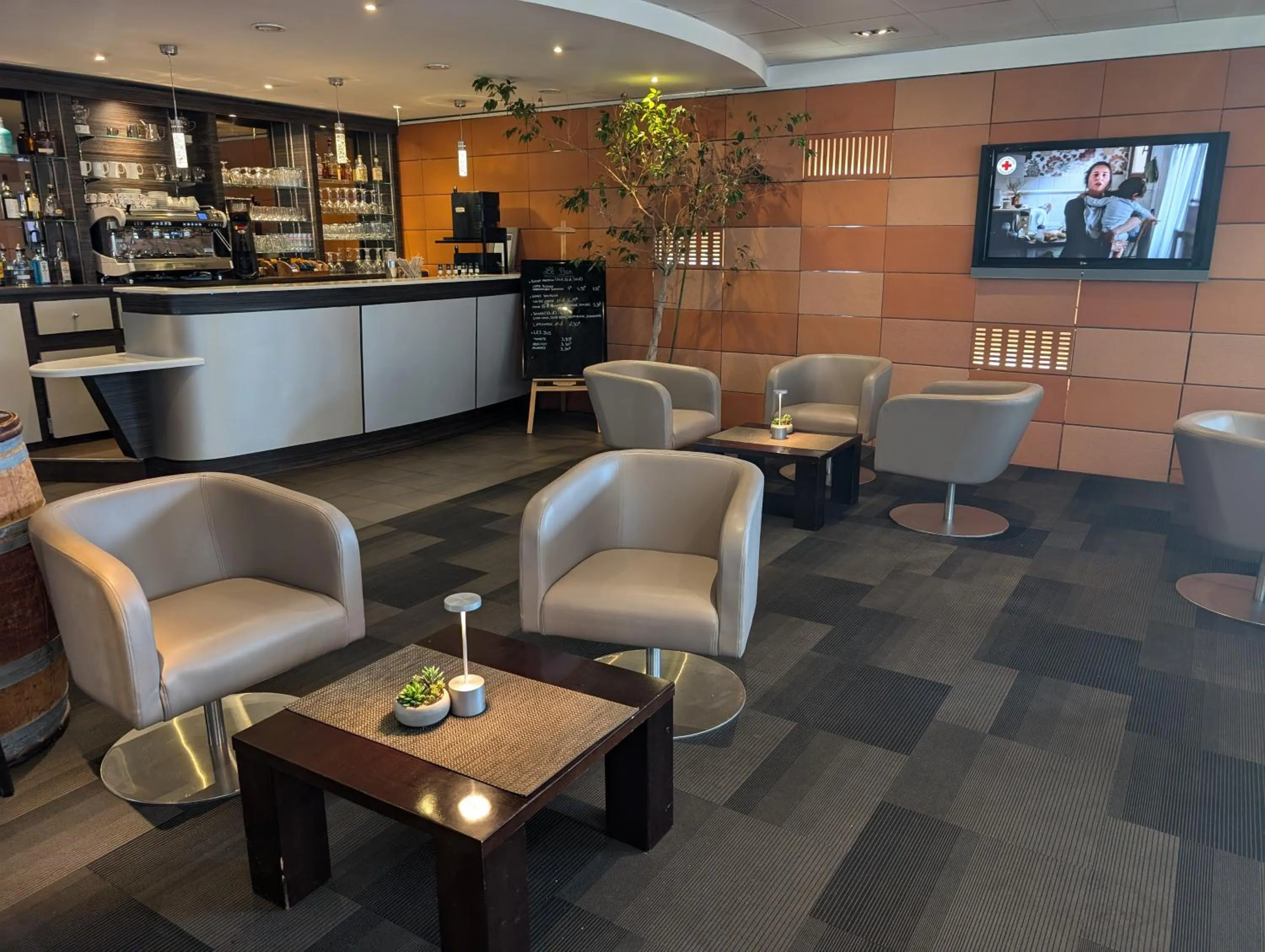 Lounge or bar in Hotel L'Hotan