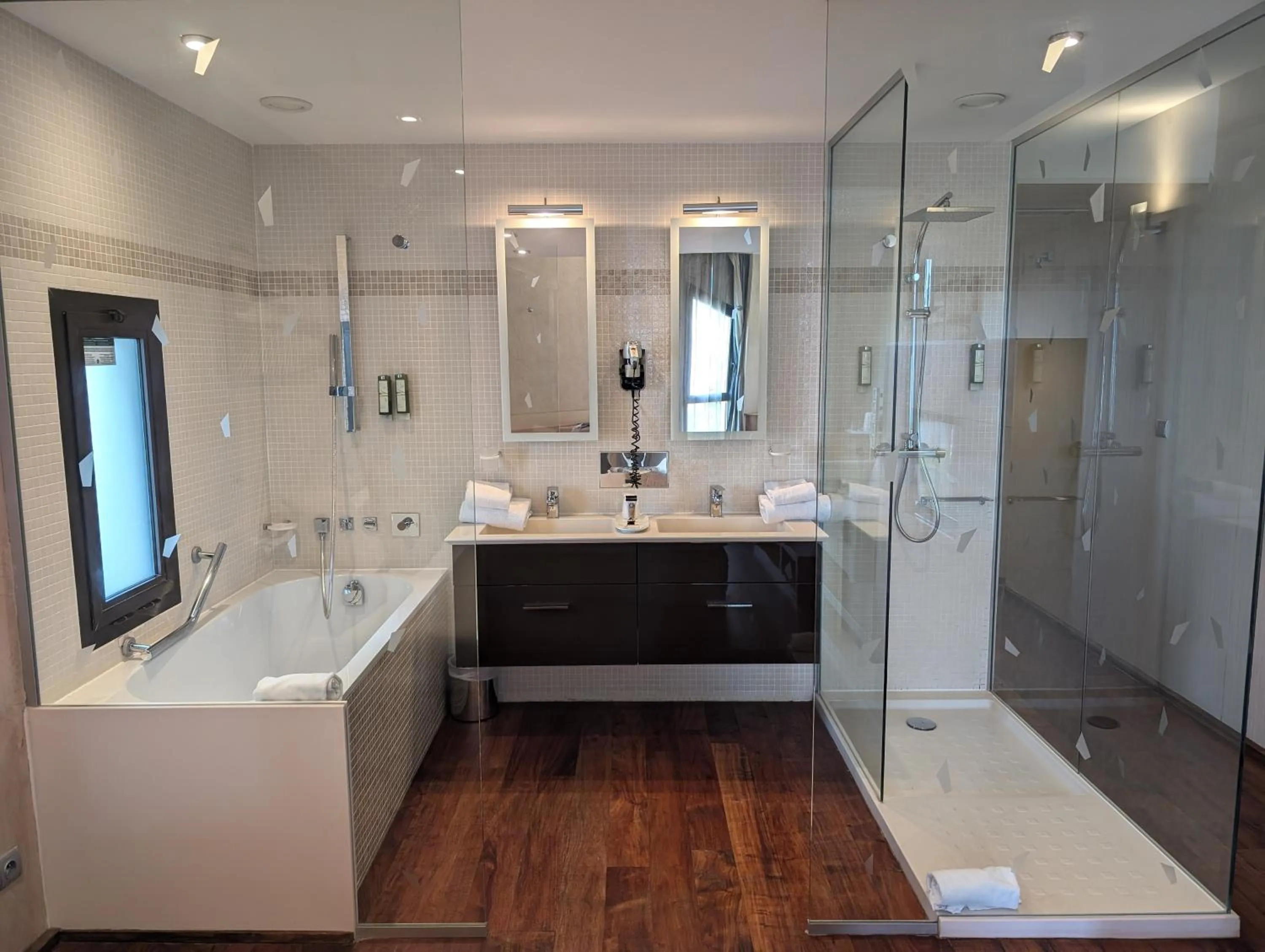 Bathroom in Hotel L'Hotan