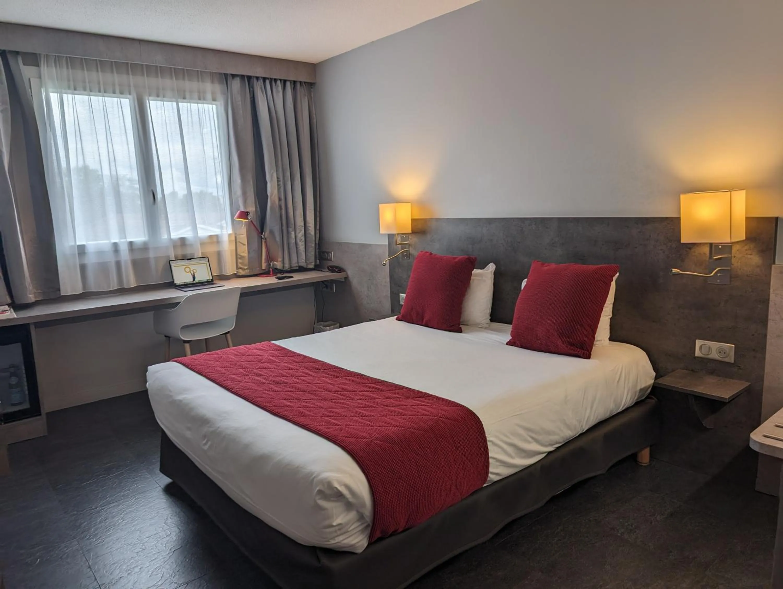 Photo of the whole room, Bed in Hotel L'Hotan