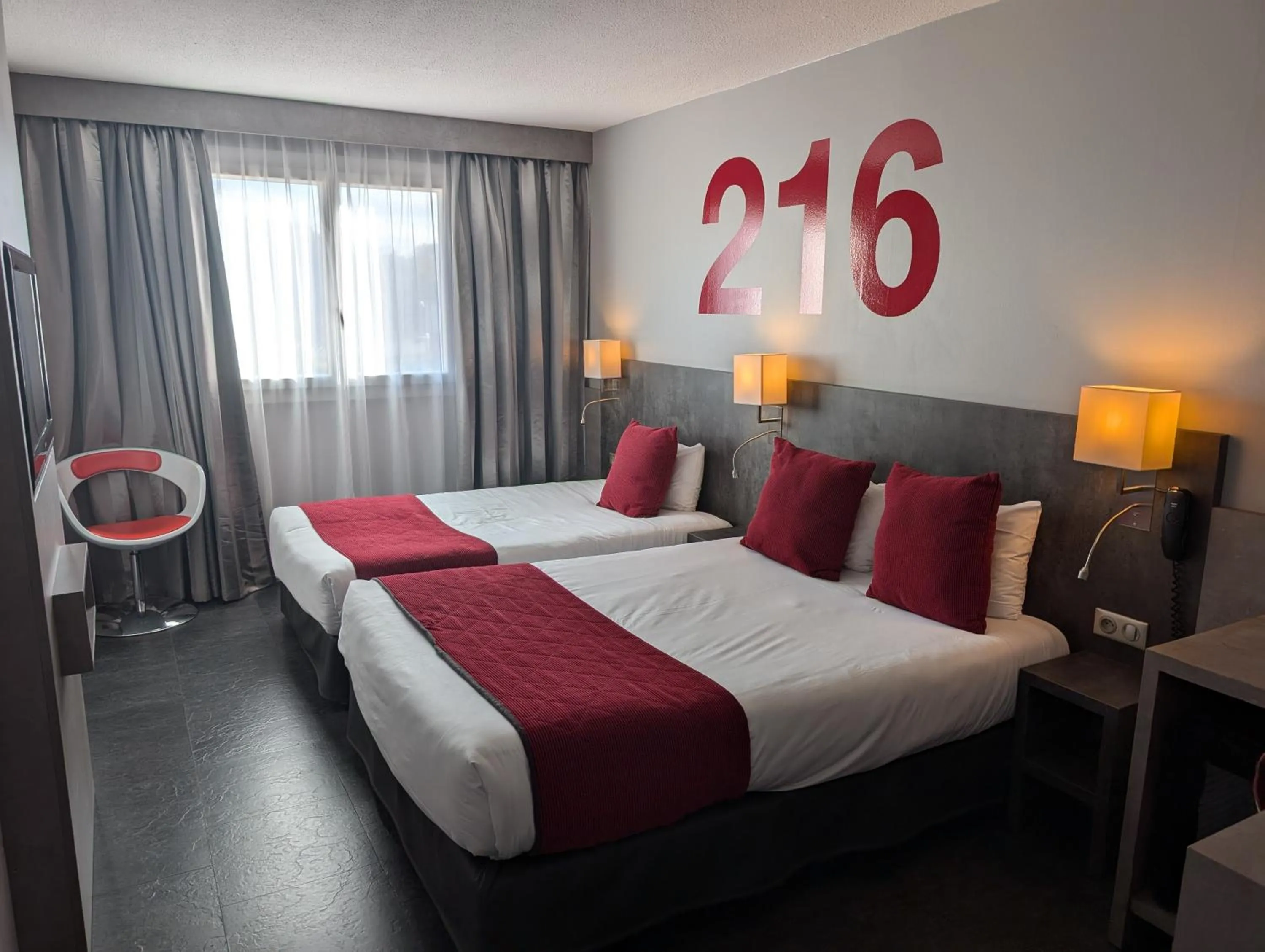 Photo of the whole room, Bed in Hotel L'Hotan