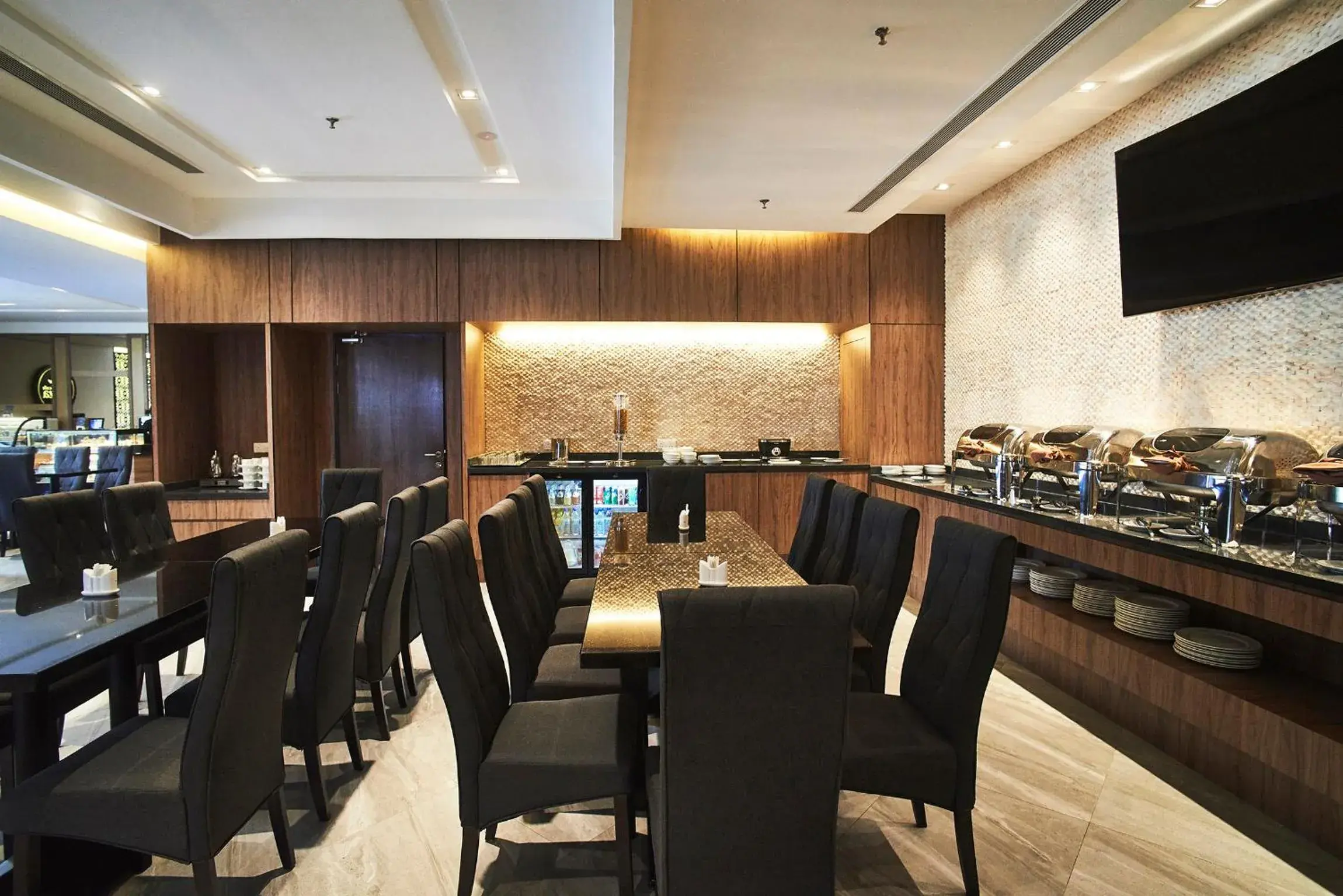 Restaurant/places to eat in Meritin Hotel Restaurant/places to eat in Meritin Hotel