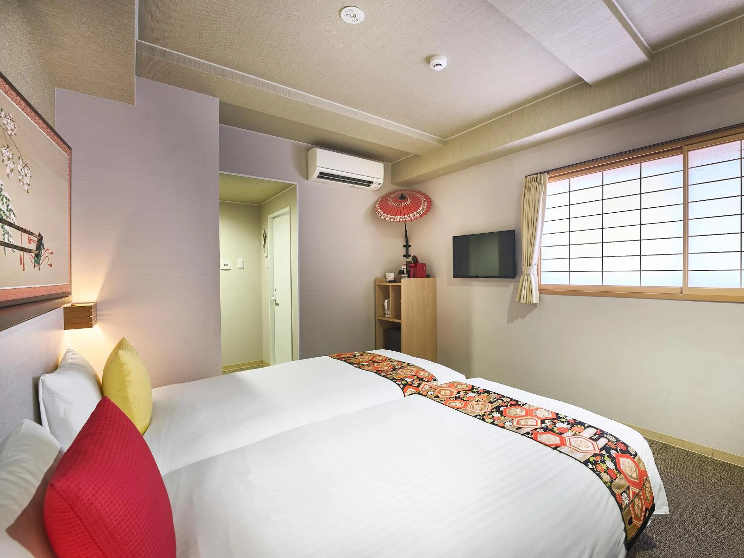 Photo of the whole room, Bed in Kyoto Inn Gion