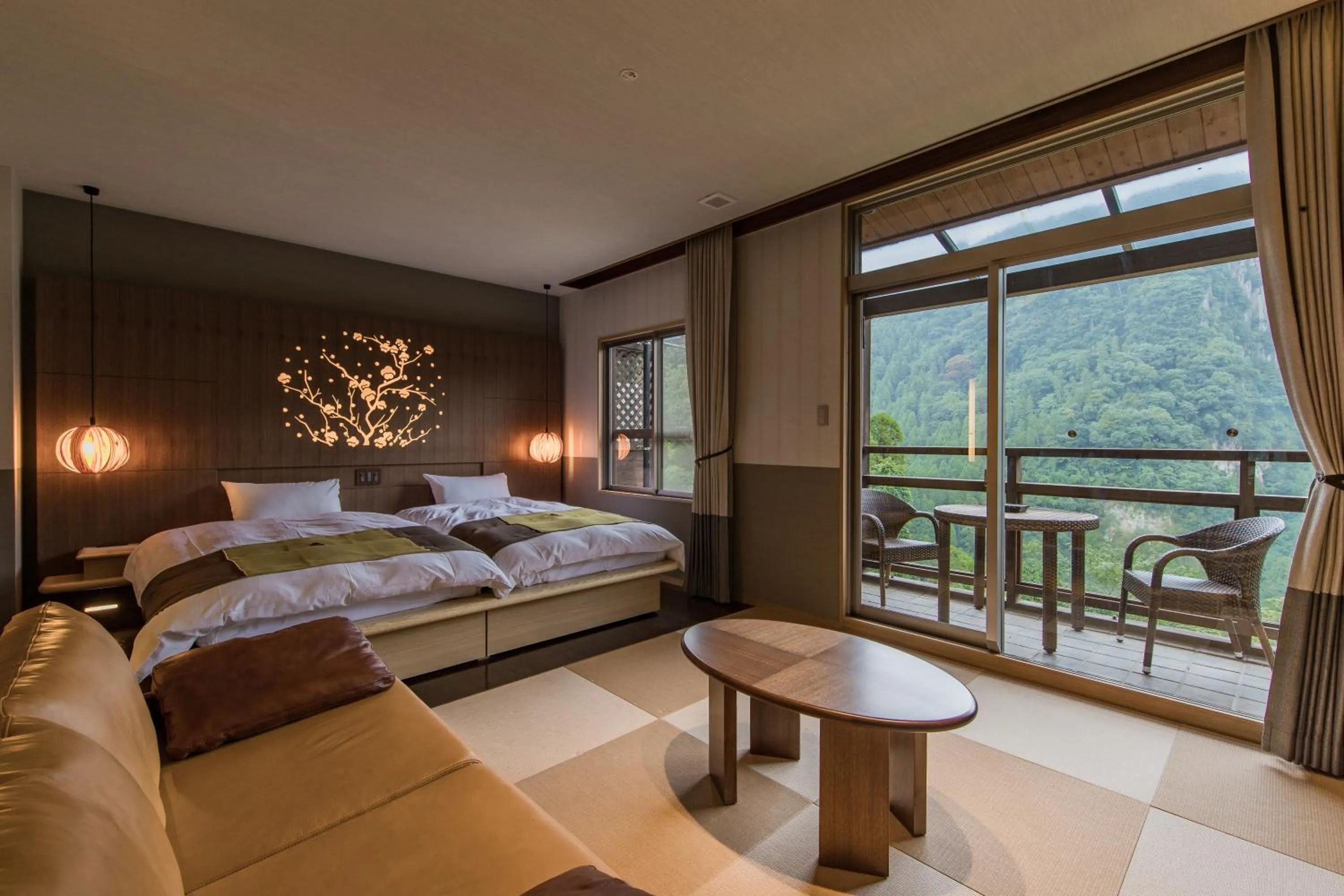 Mountain view, Bed in Okuhita Onsen Umehibiki