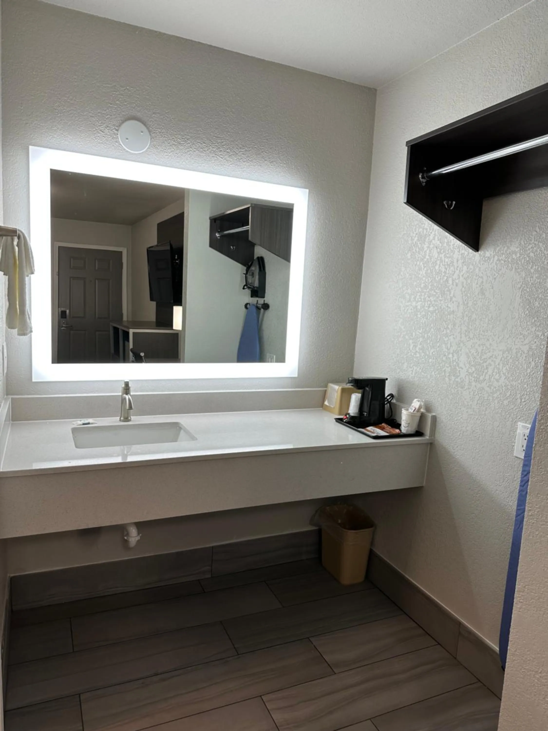 Bathroom in Sleepy Traveler Motel