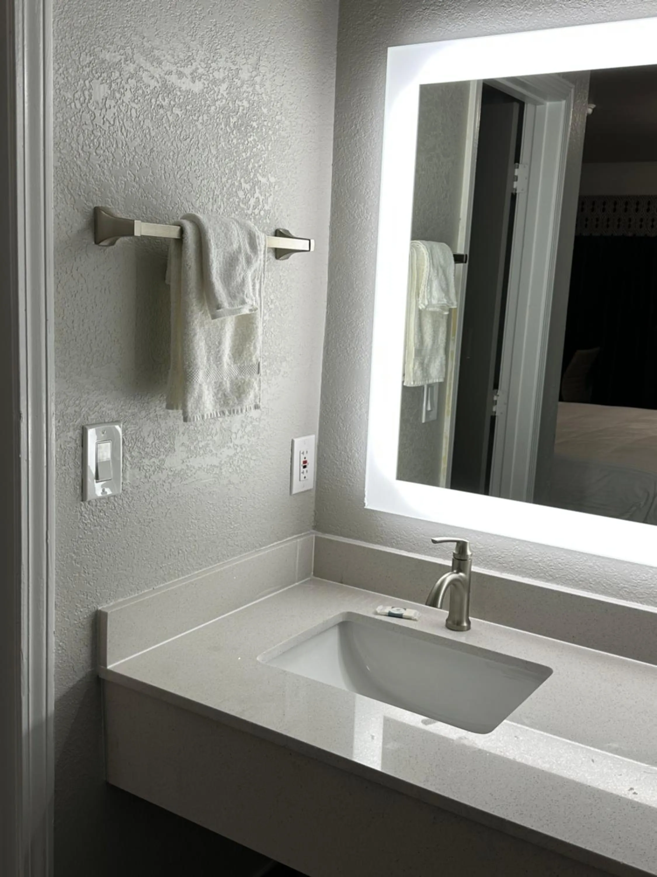 Sleepy Traveler Motel