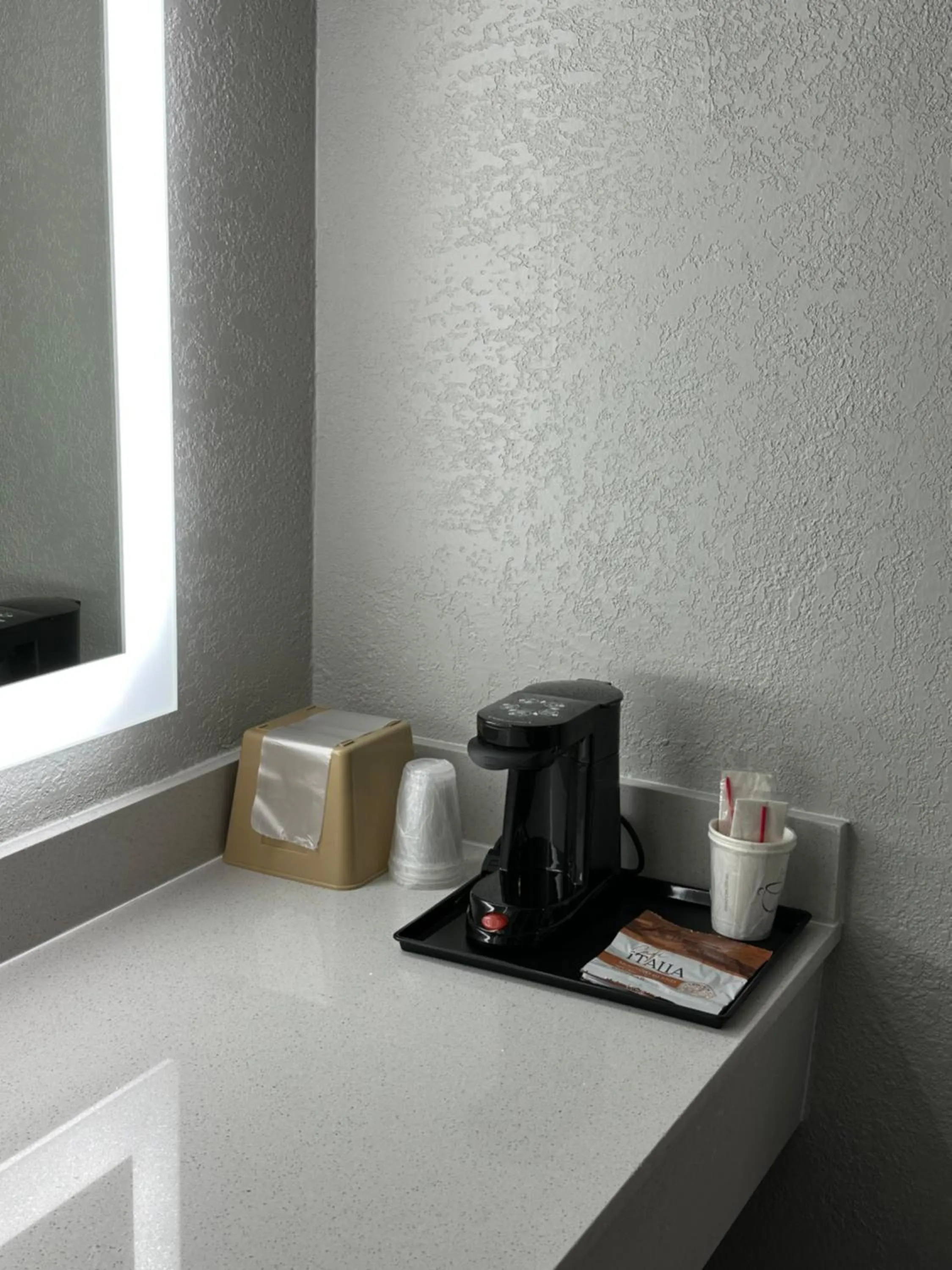 Sleepy Traveler Motel