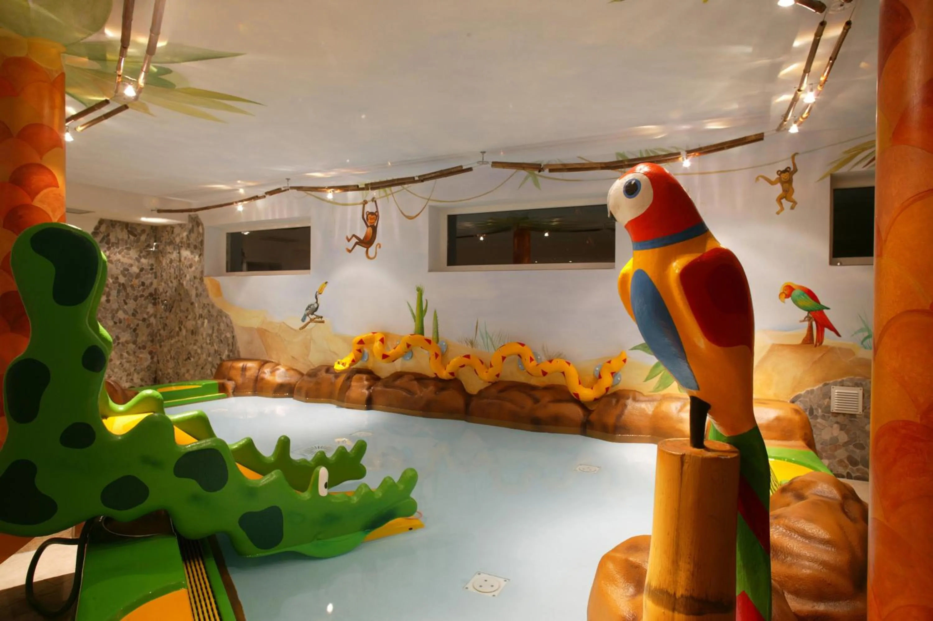 Swimming pool in Familotel Alphotel