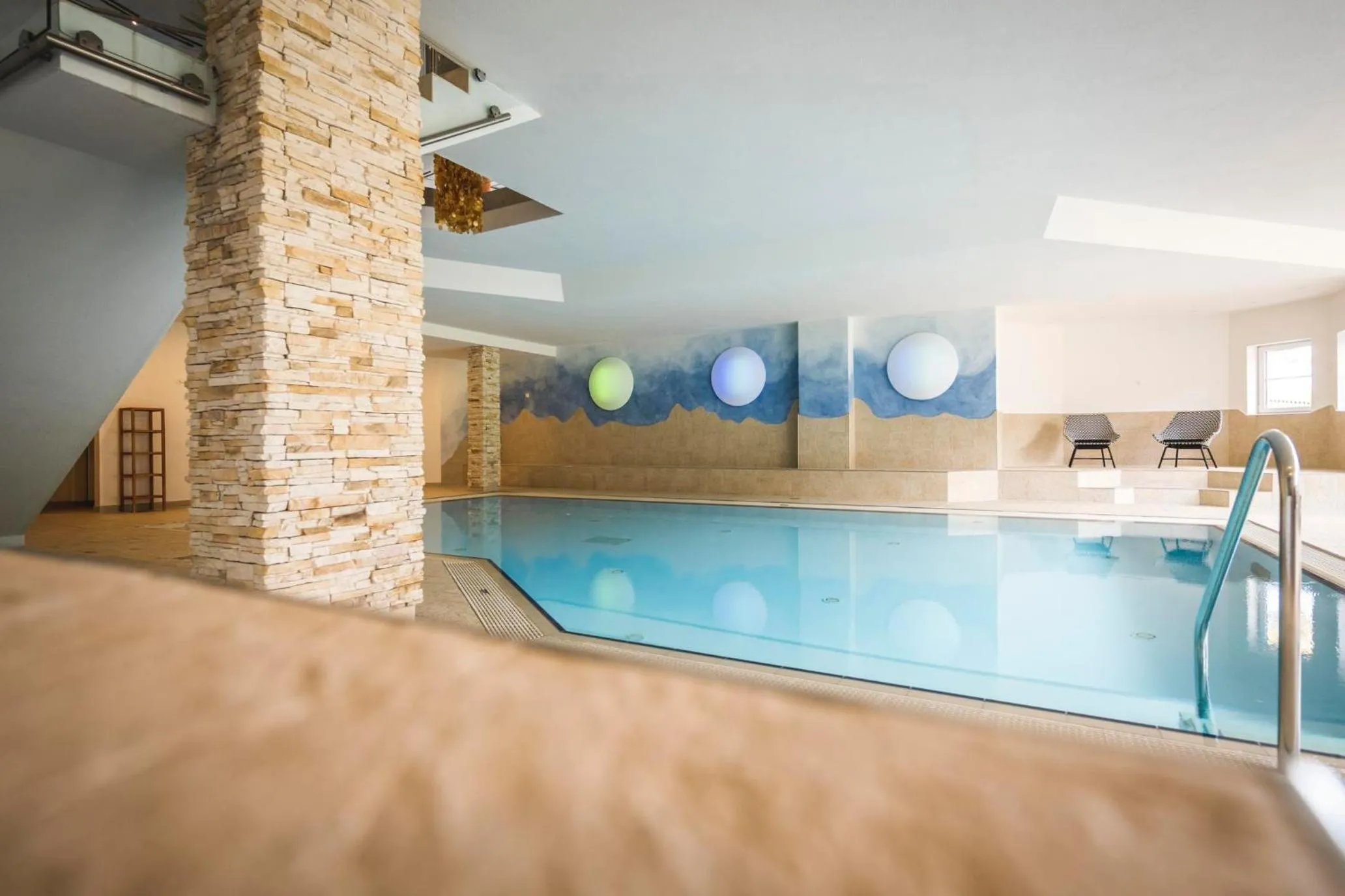 Swimming pool in Familotel Alphotel