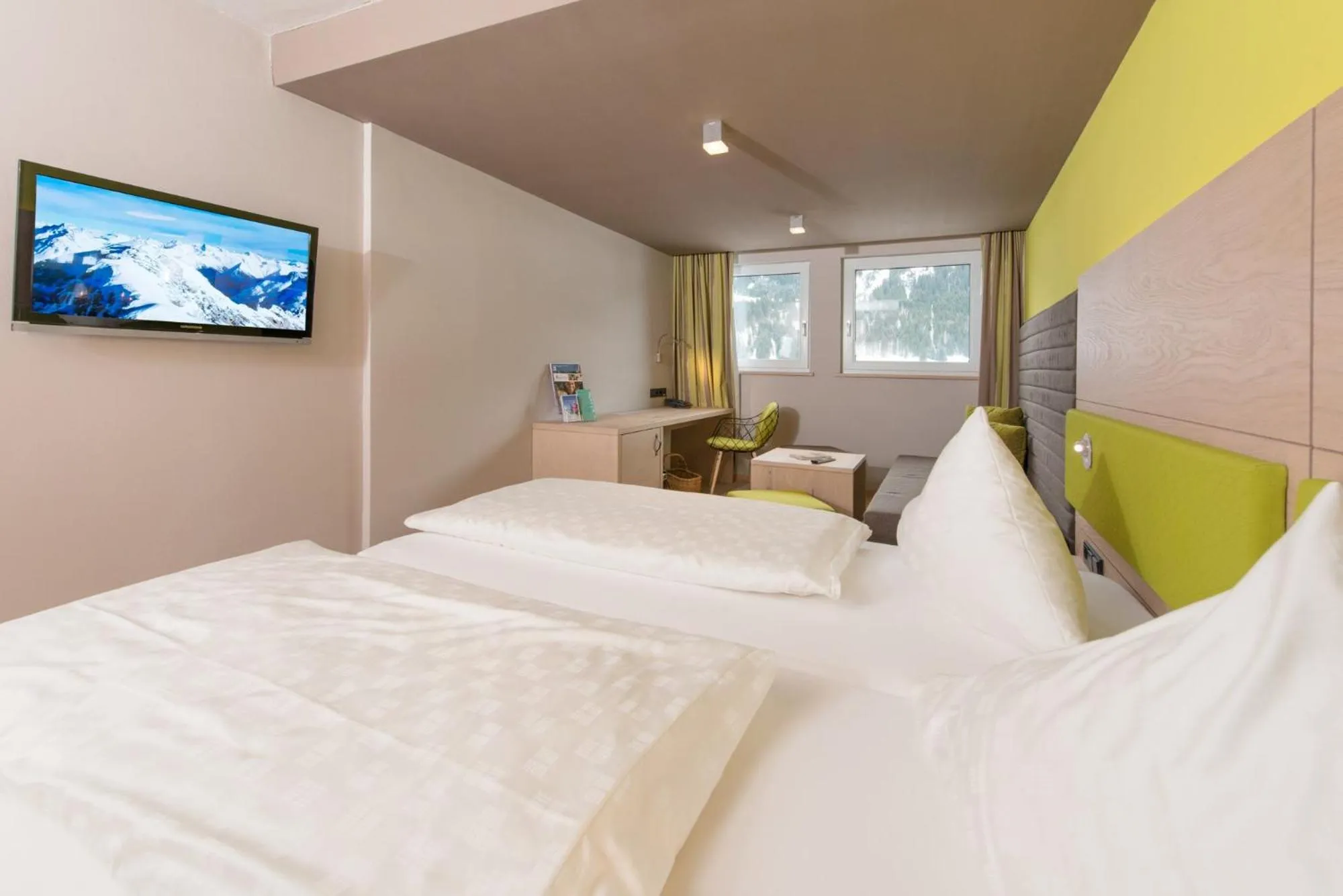 Photo of the whole room, Bed in Familotel Alphotel