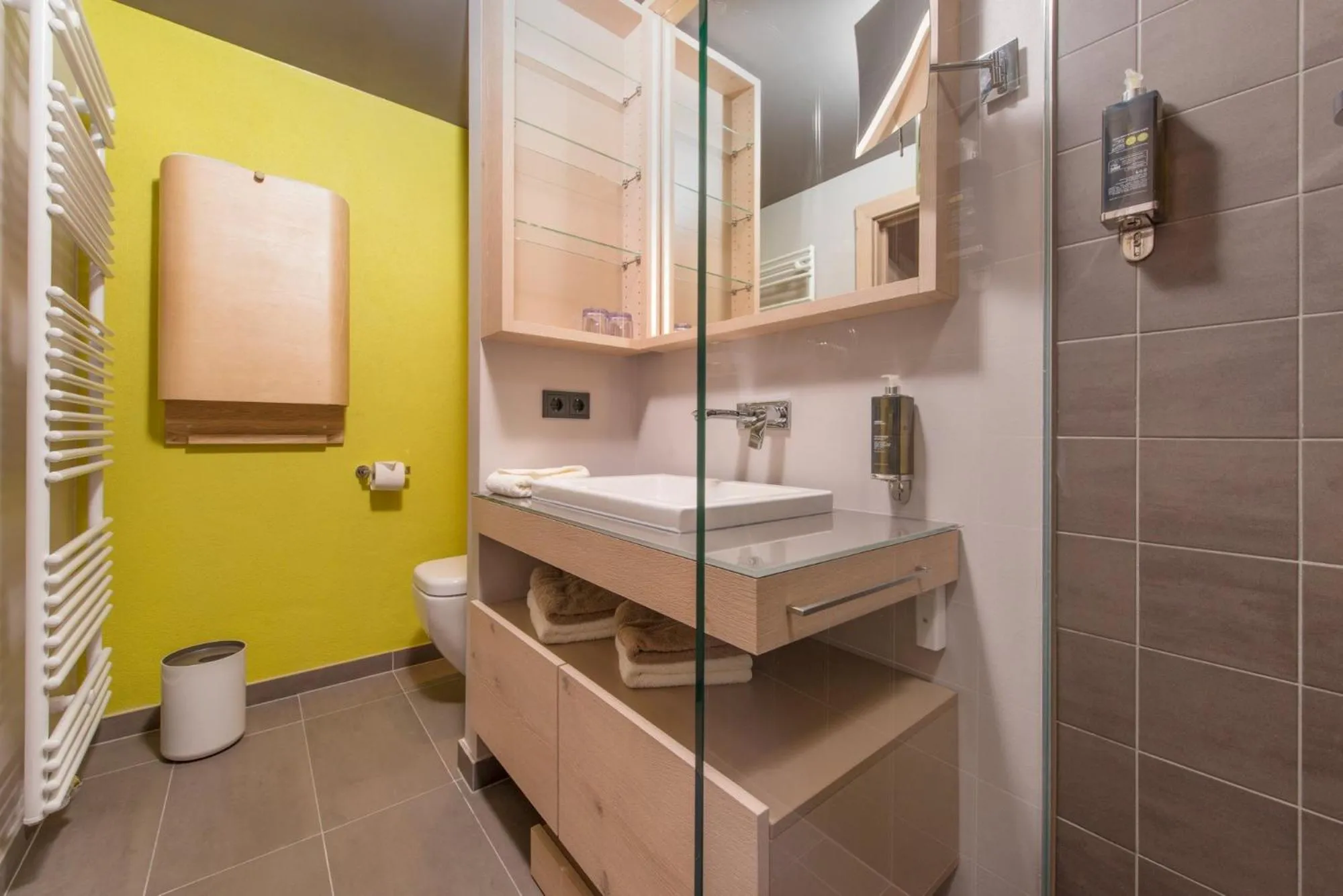 Photo of the whole room in Familotel Alphotel