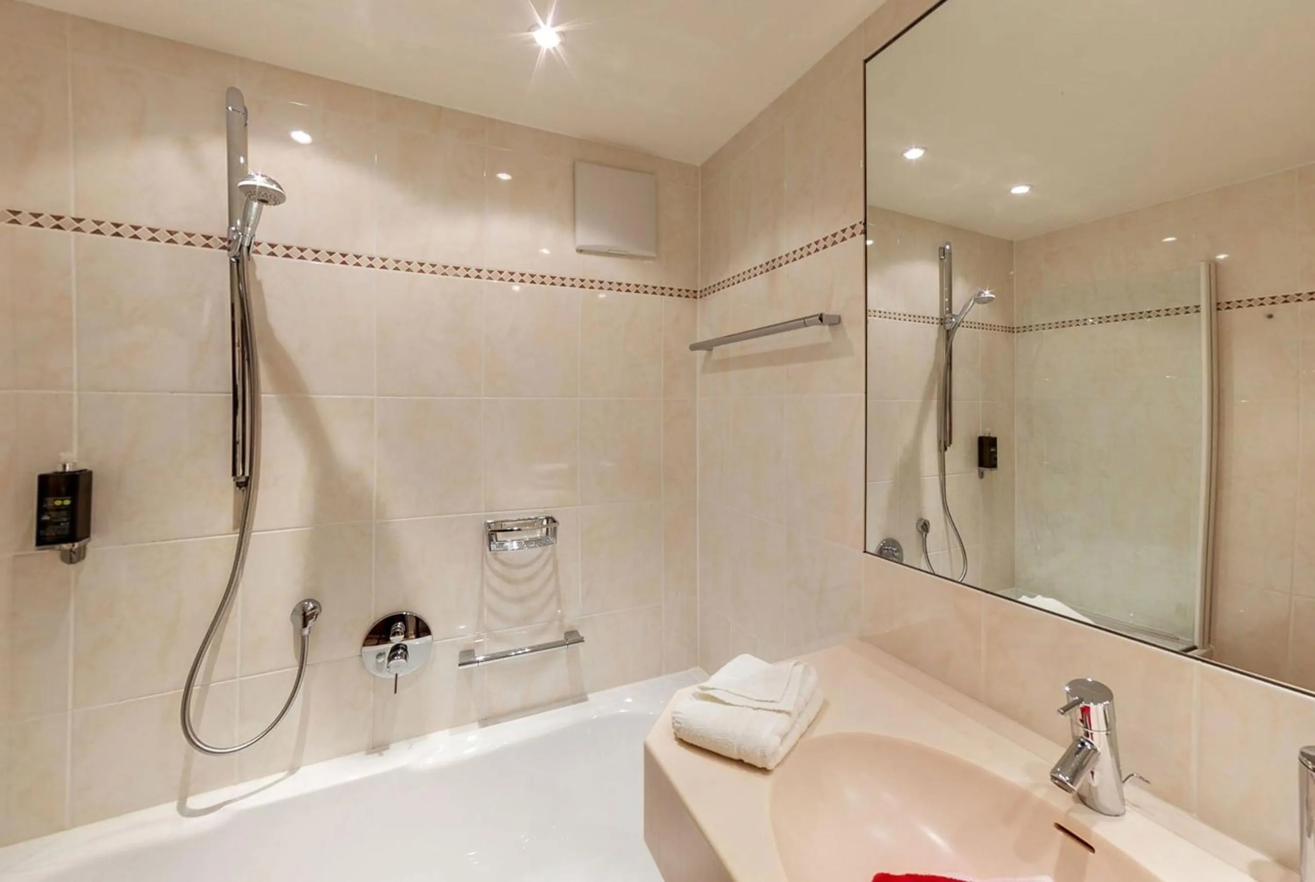 Bathroom in Familotel Alphotel