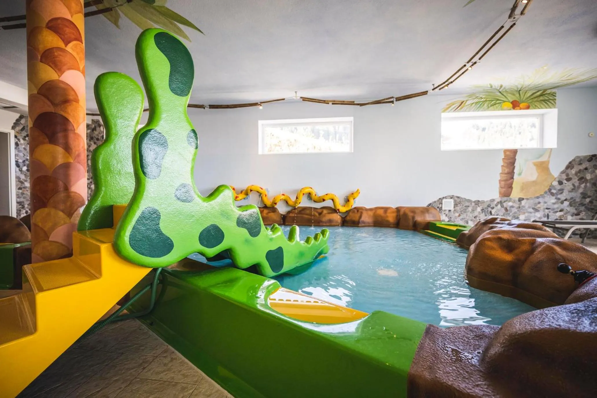 Swimming pool in Familotel Alphotel