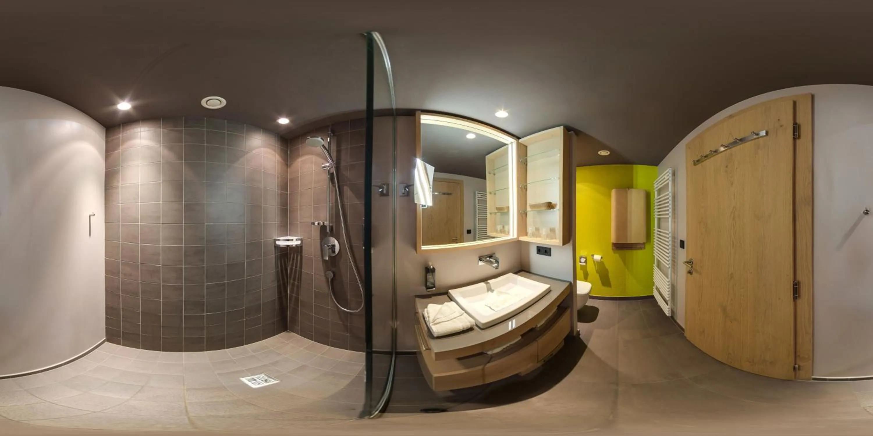 Bathroom in Familotel Alphotel