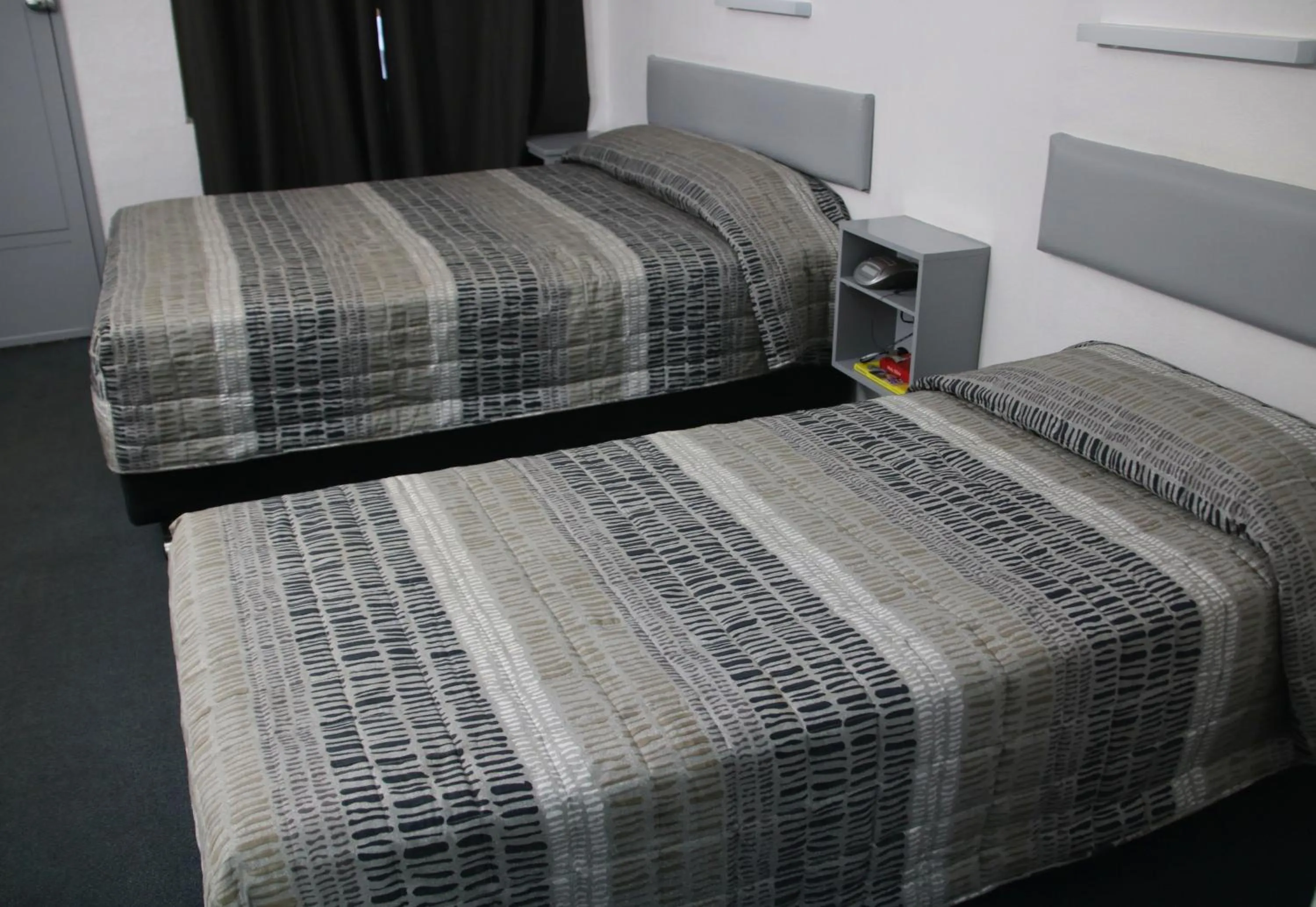 Bed in Bourbong St Motel