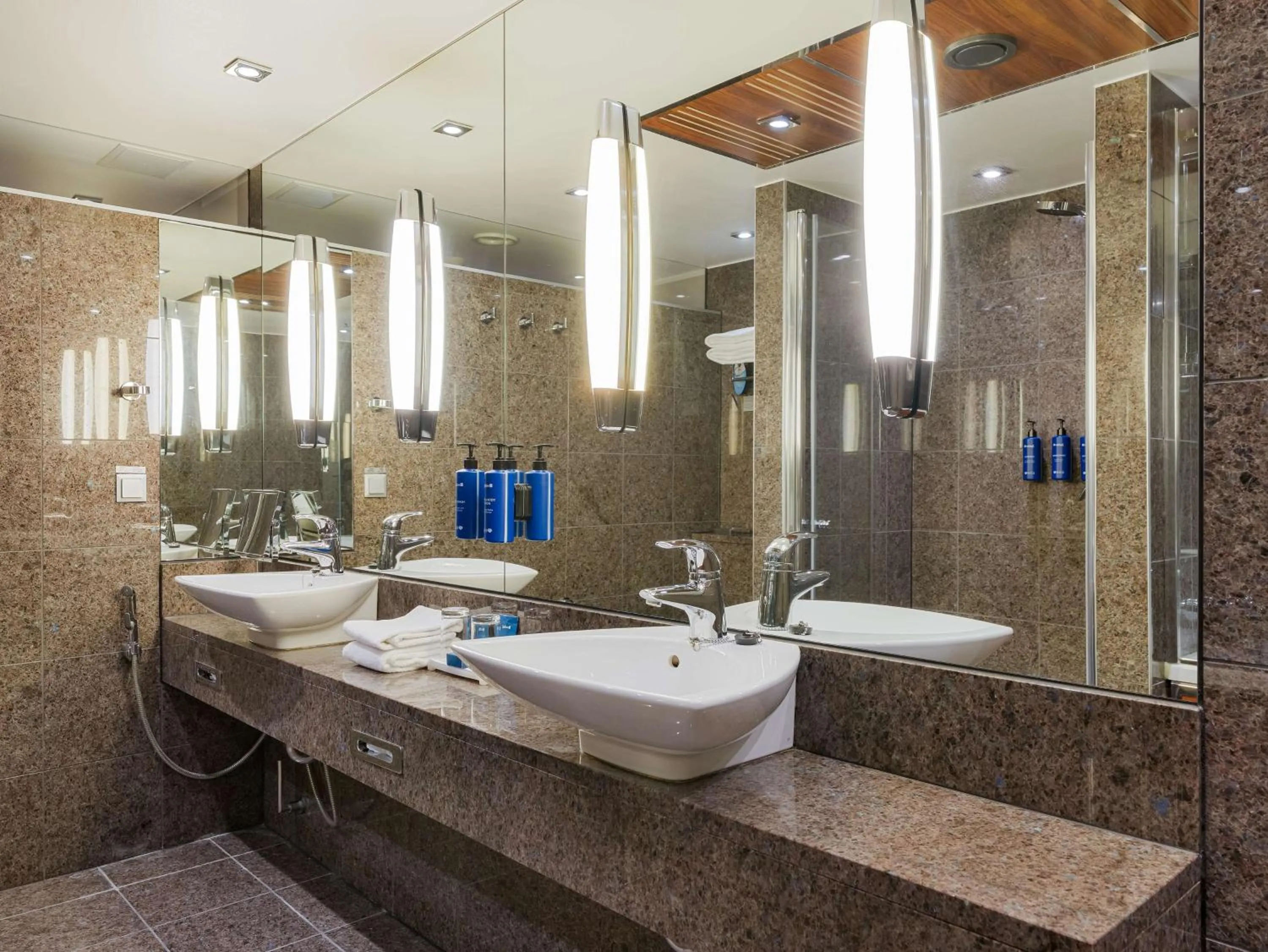 Bathroom in Radisson Blu Hotel Olümpia