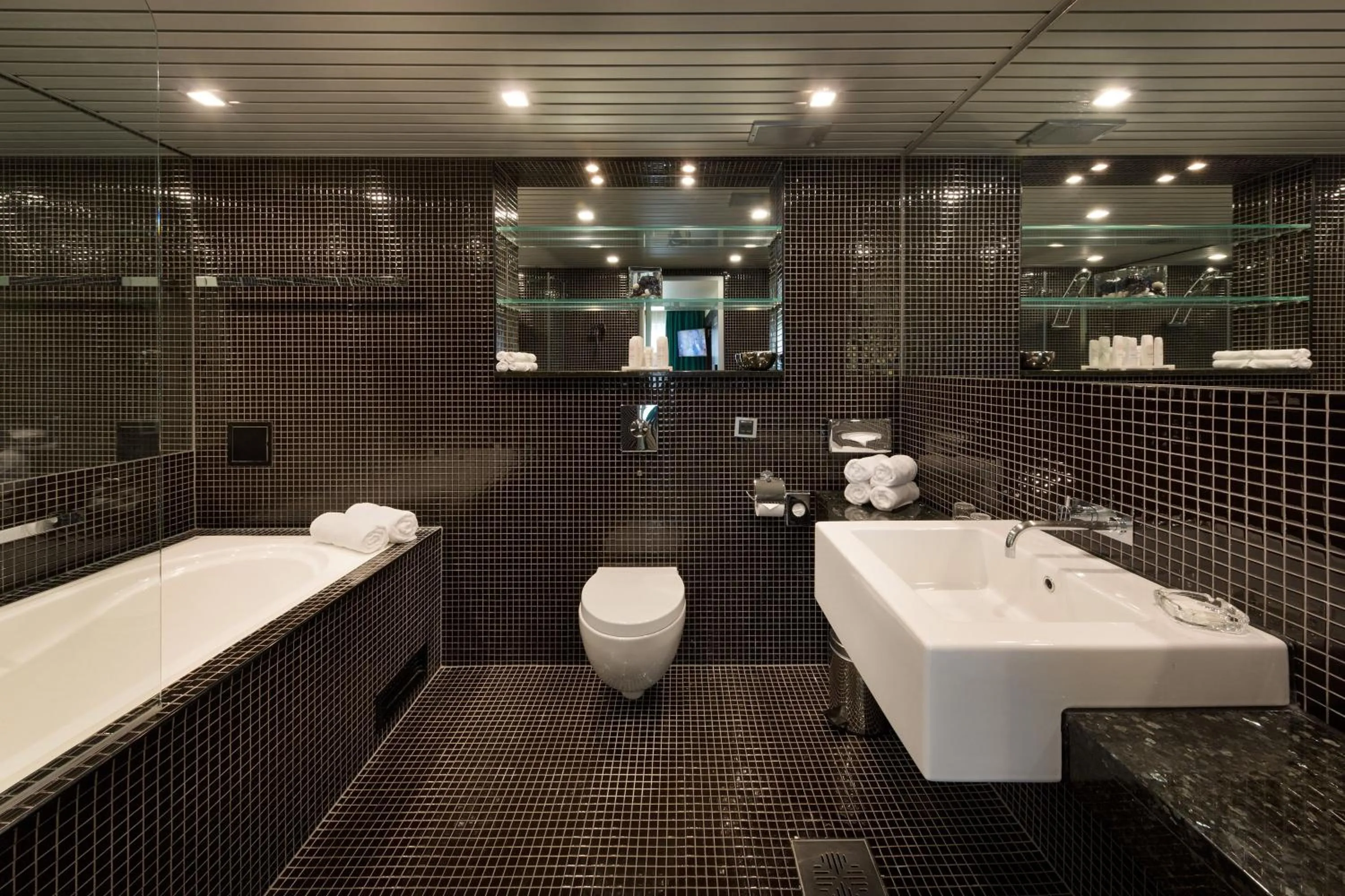 Bathroom in Radisson Blu Hotel Olümpia