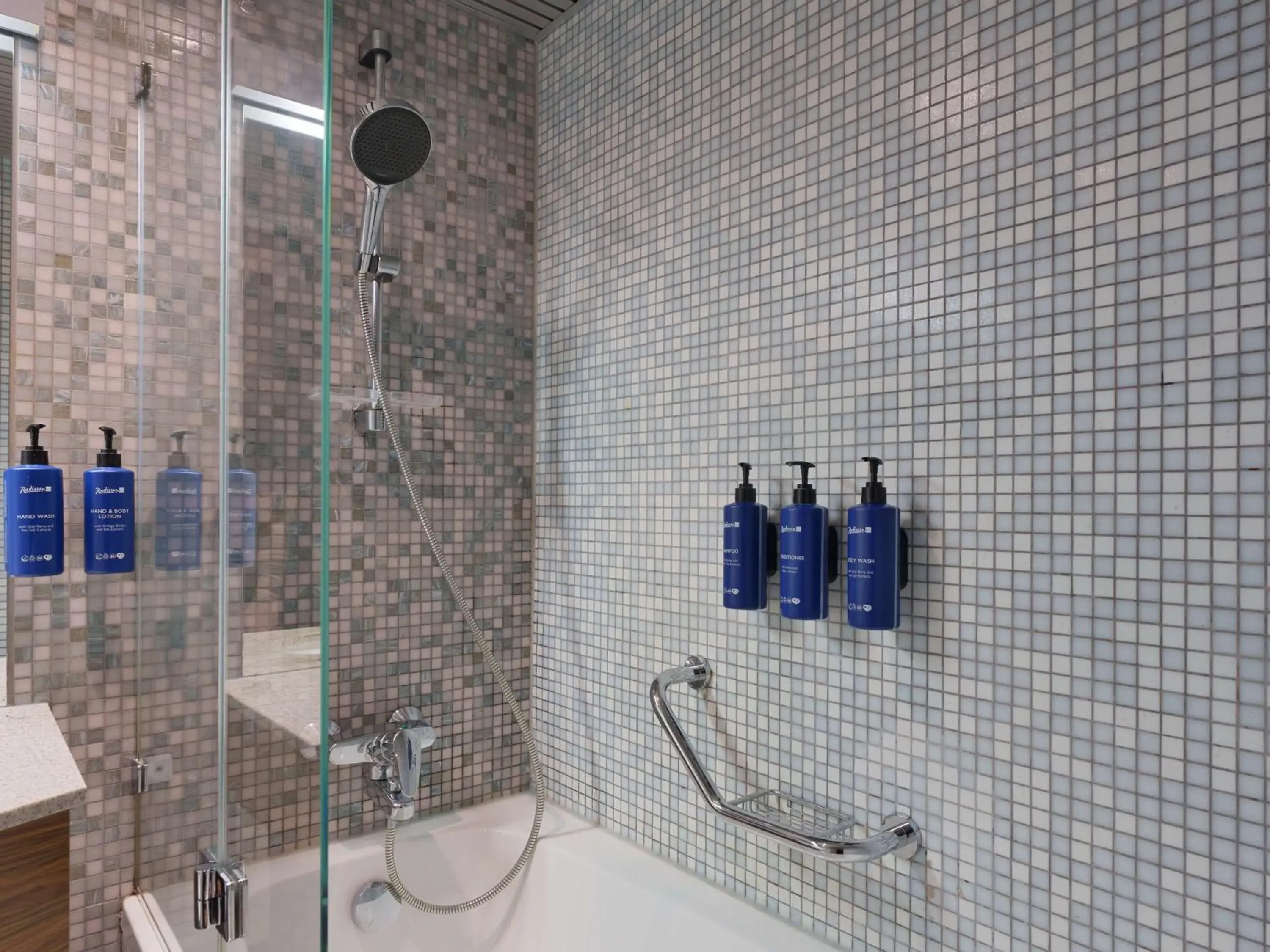 Bathroom in Radisson Blu Hotel Olümpia Bathroom in Radisson Blu Hotel Olümpia