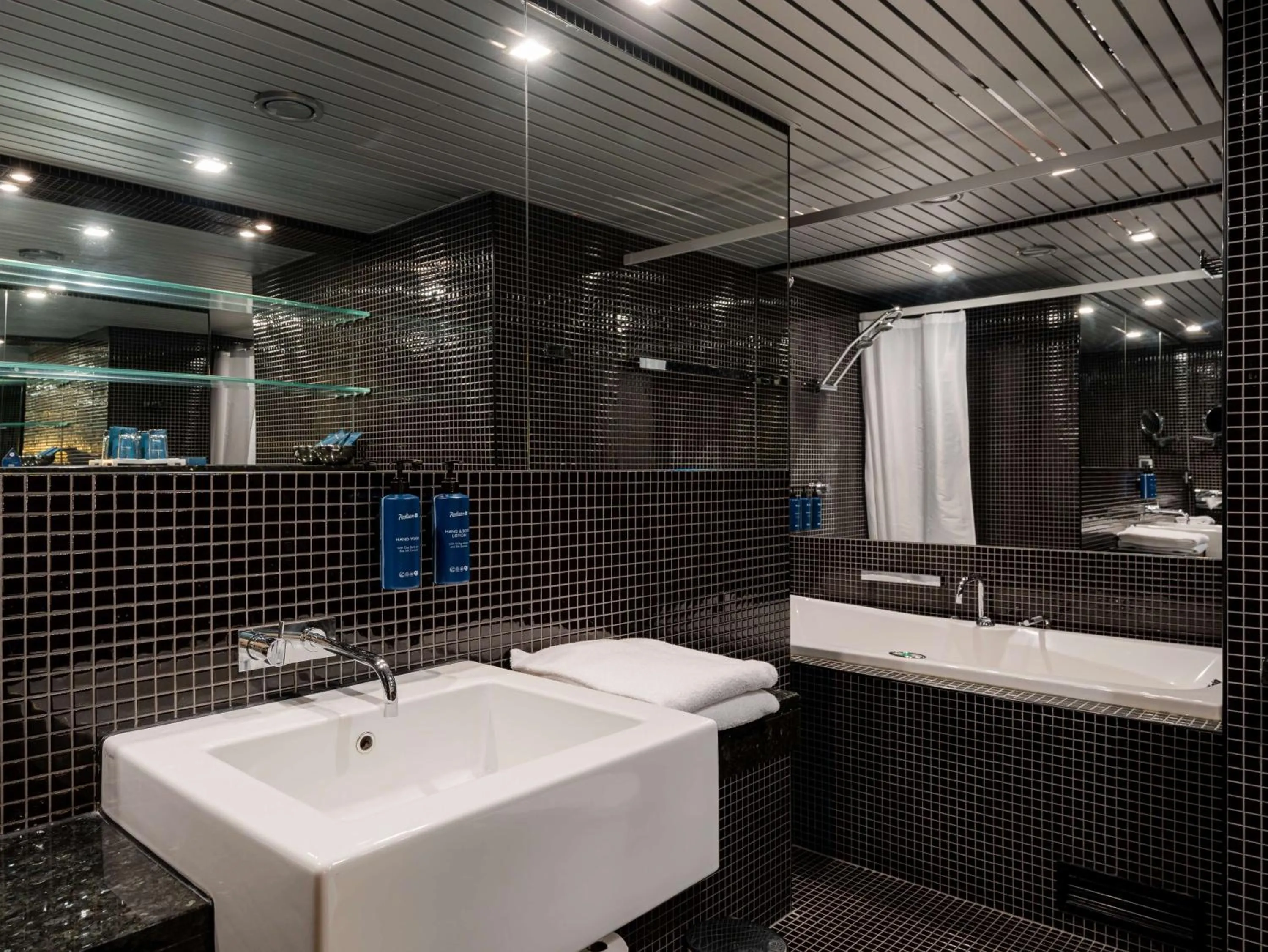 Bathroom in Radisson Blu Hotel Olümpia