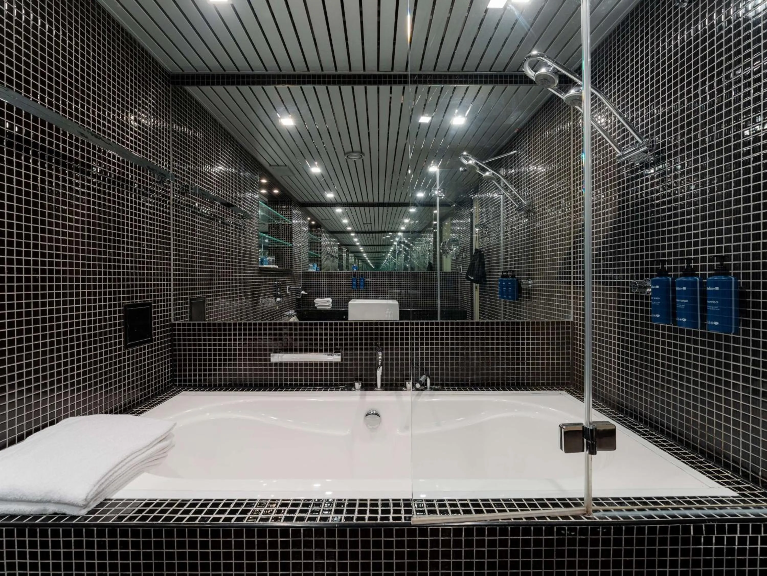 Bathroom in Radisson Blu Hotel Olümpia