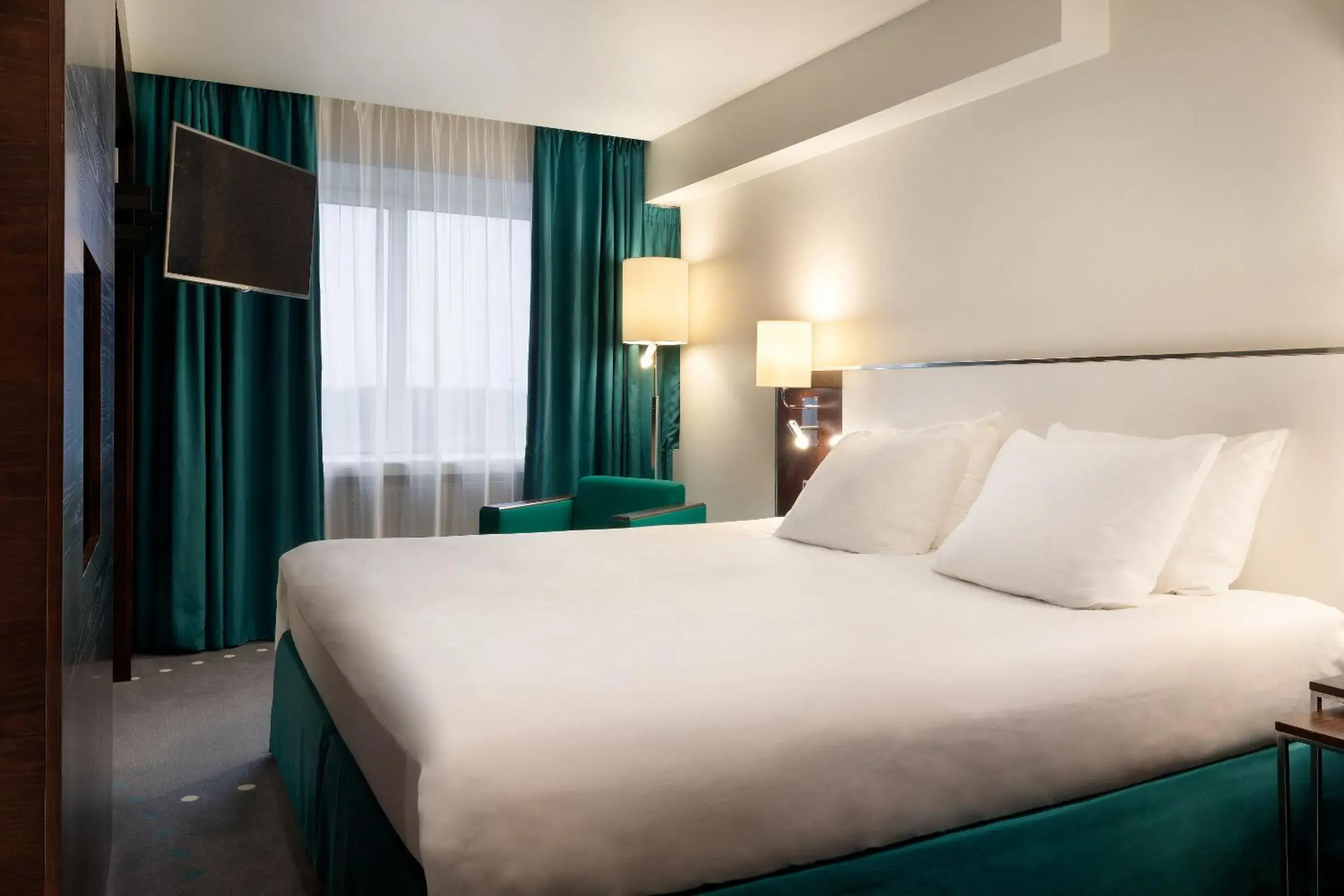 stove, Bed in Radisson Blu Hotel Olümpia stove, Bed in Radisson Blu Hotel Olümpia