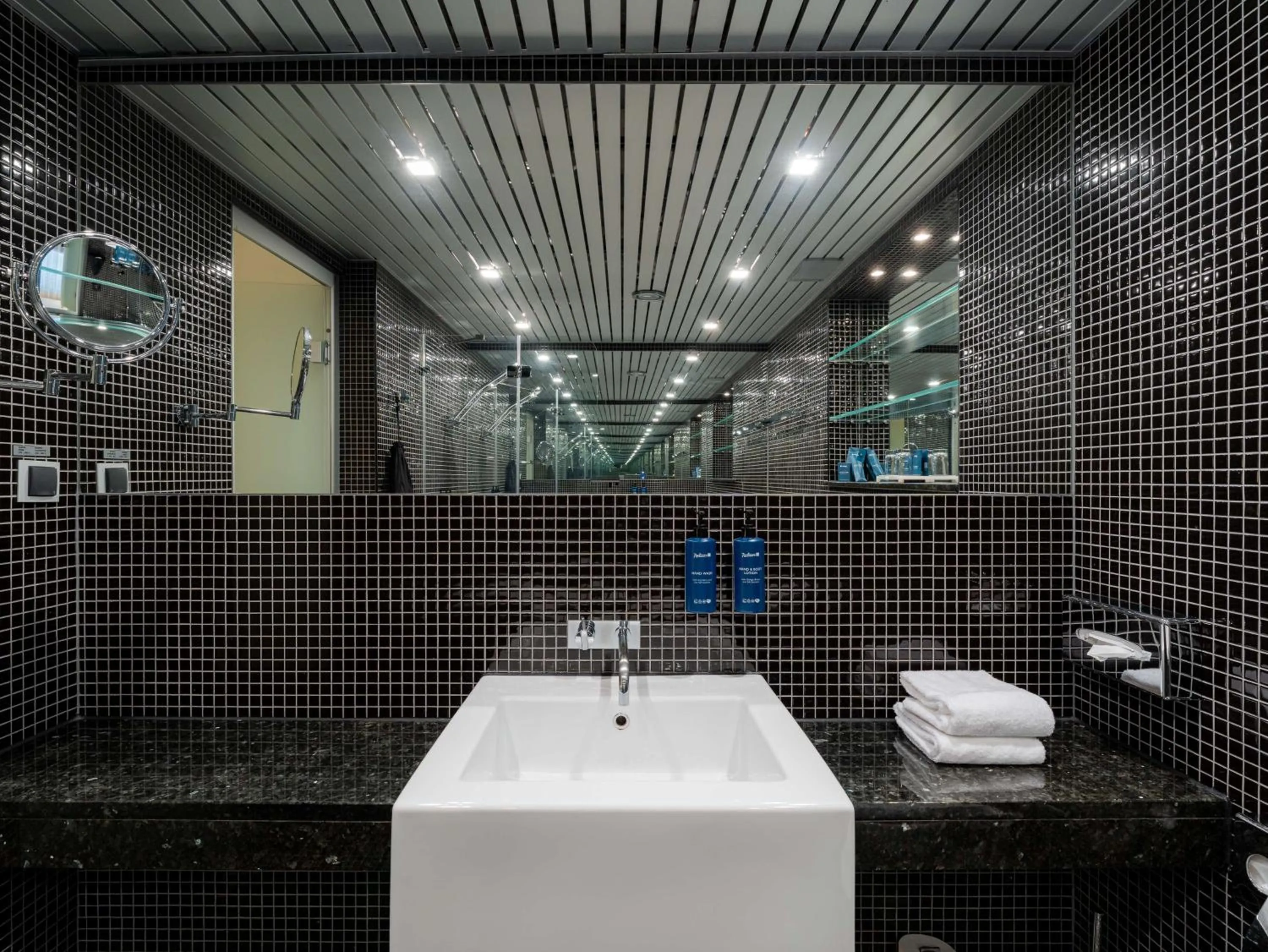 Bathroom in Radisson Blu Hotel Olümpia