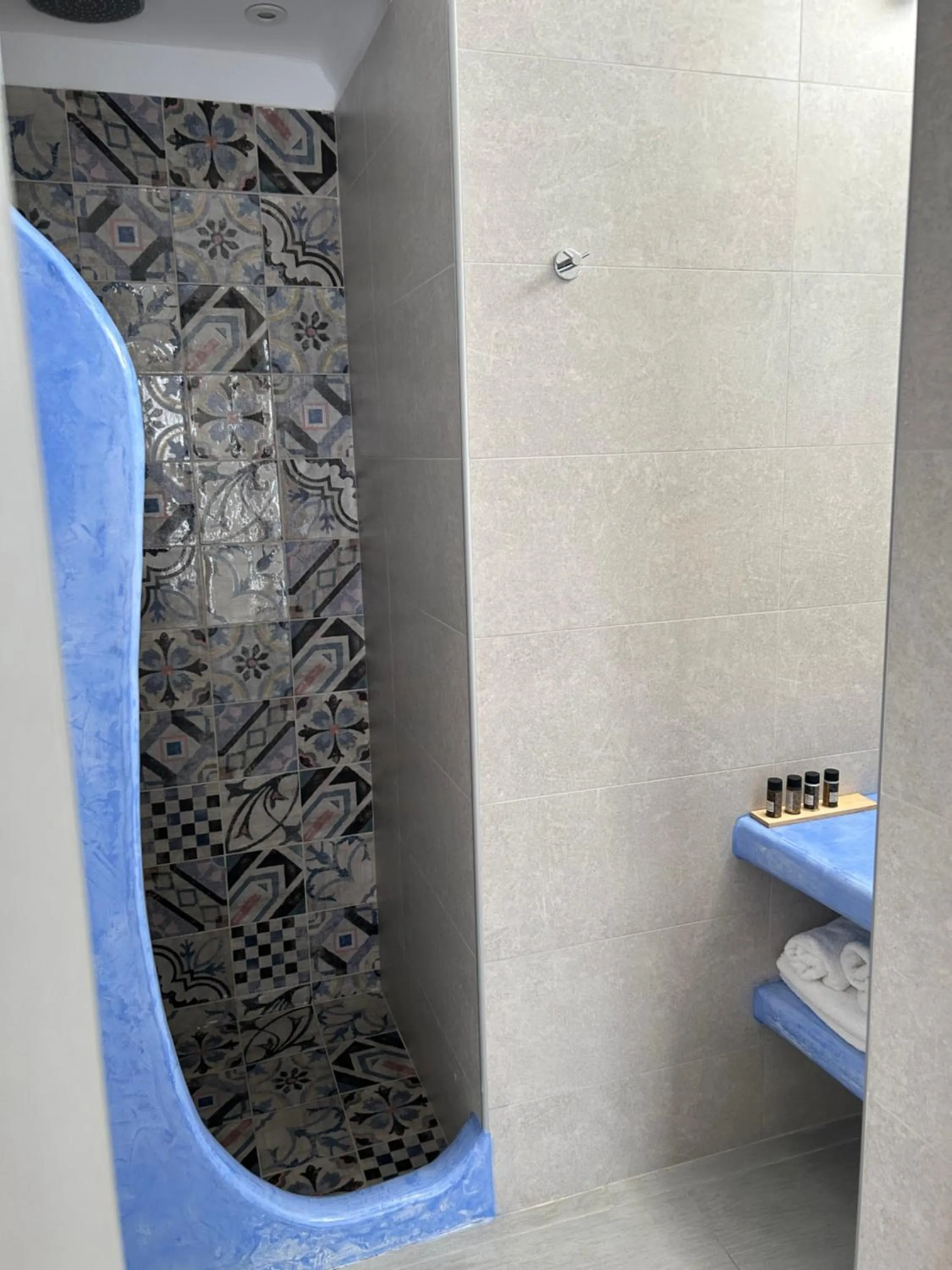 Bathroom in Afrodete Hotel