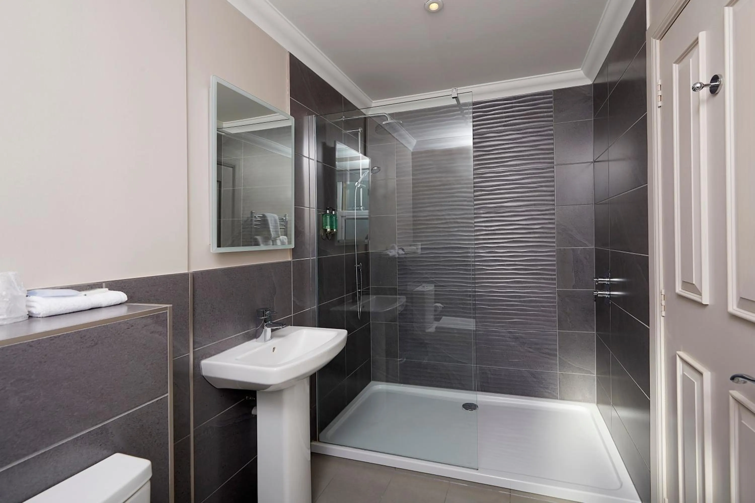 Bathroom in Royal Golf Hotel, by Highland Coast Hotels