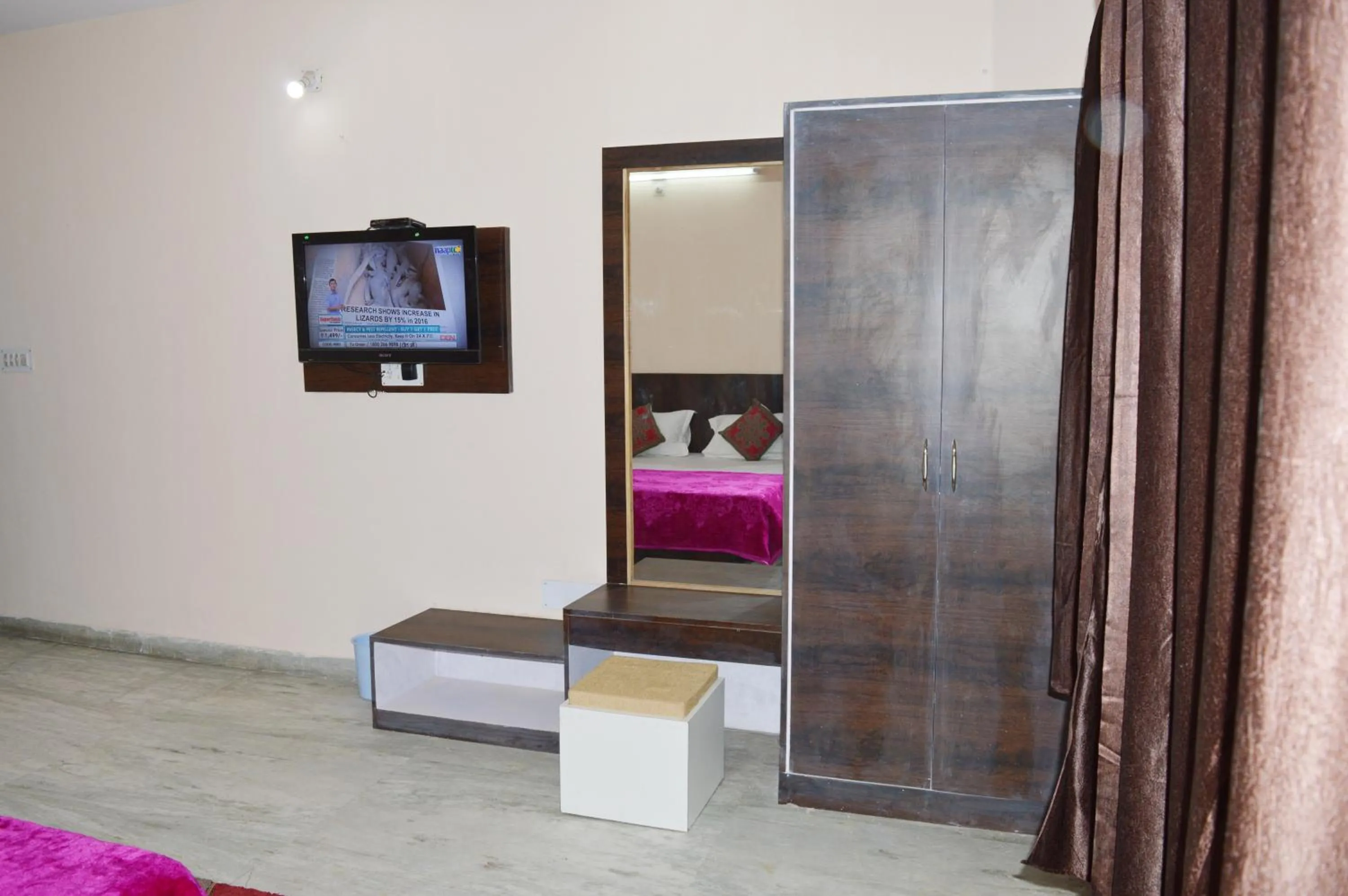Bed in Laxmi Mahal