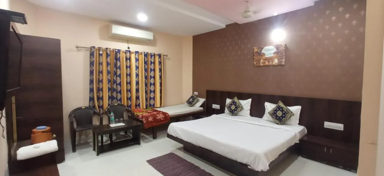 Photo of the whole room, Bed in Laxmi Mahal