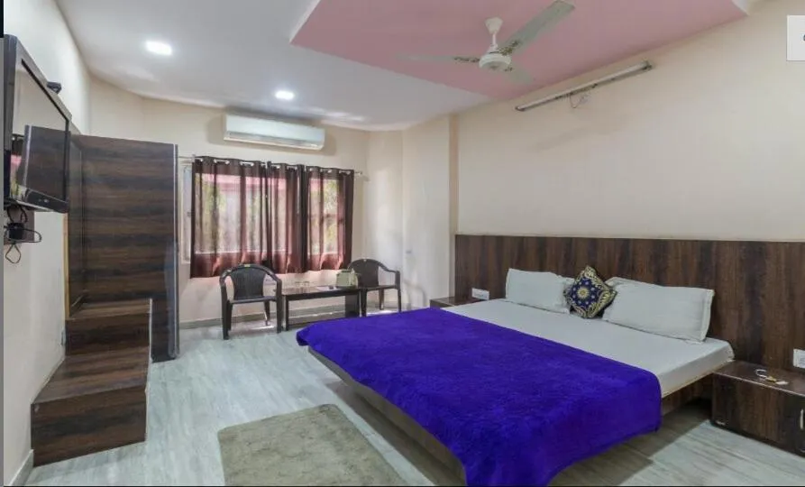 Bedroom, Bed in Laxmi Mahal