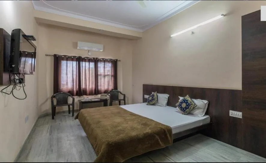 Photo of the whole room, Bed in Laxmi Mahal