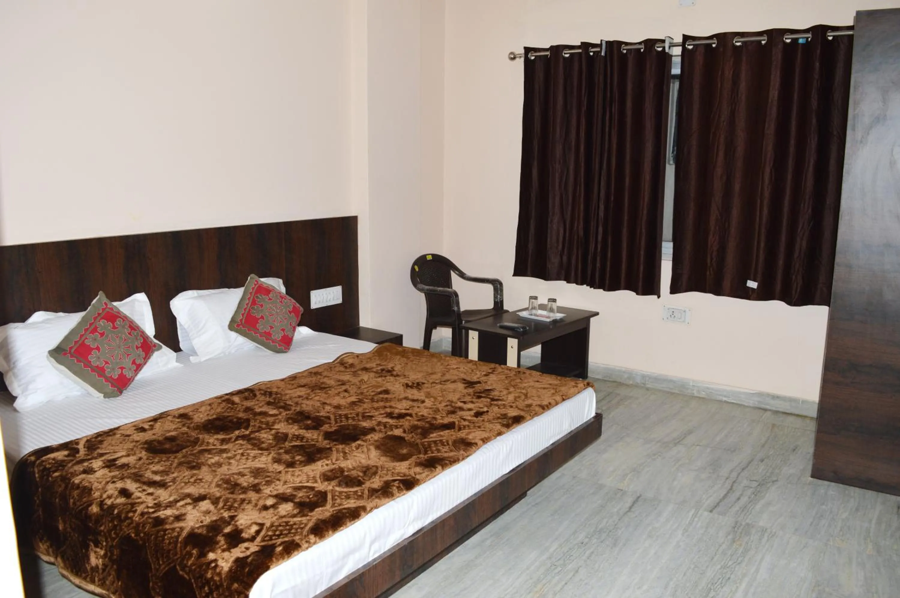 Bedroom, Bed in Laxmi Mahal