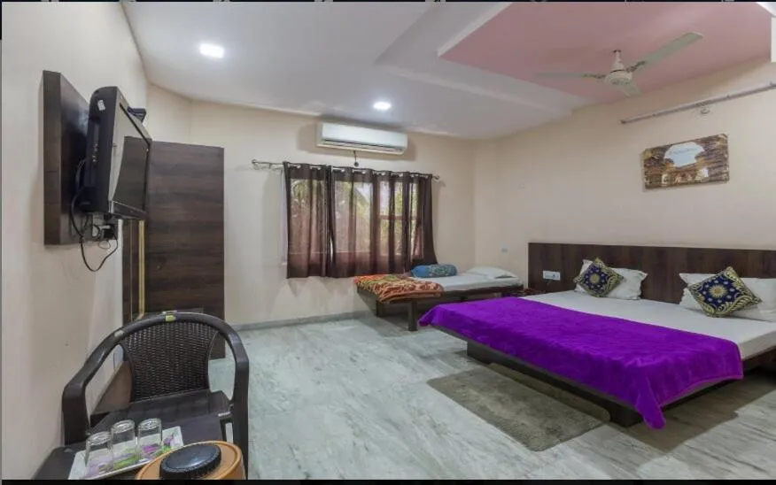 Bedroom, Bed in Laxmi Mahal