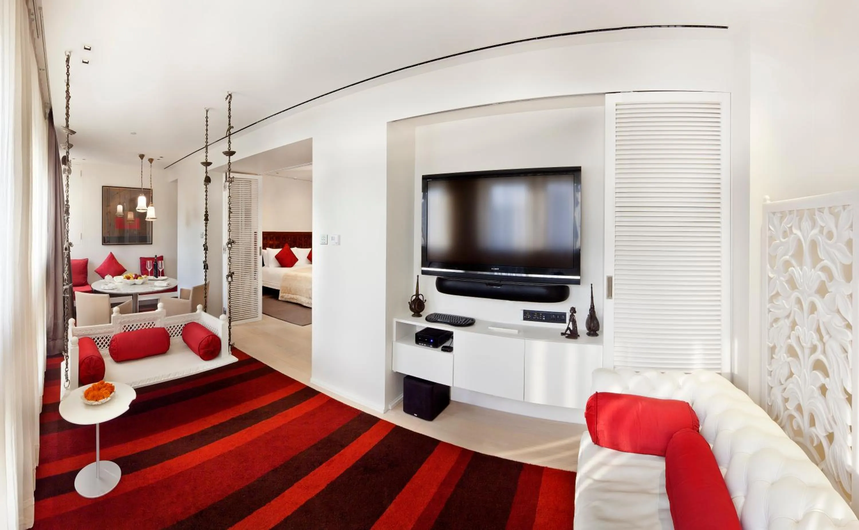 TV and multimedia, Bed in The Taj Mahal Palace, Mumbai