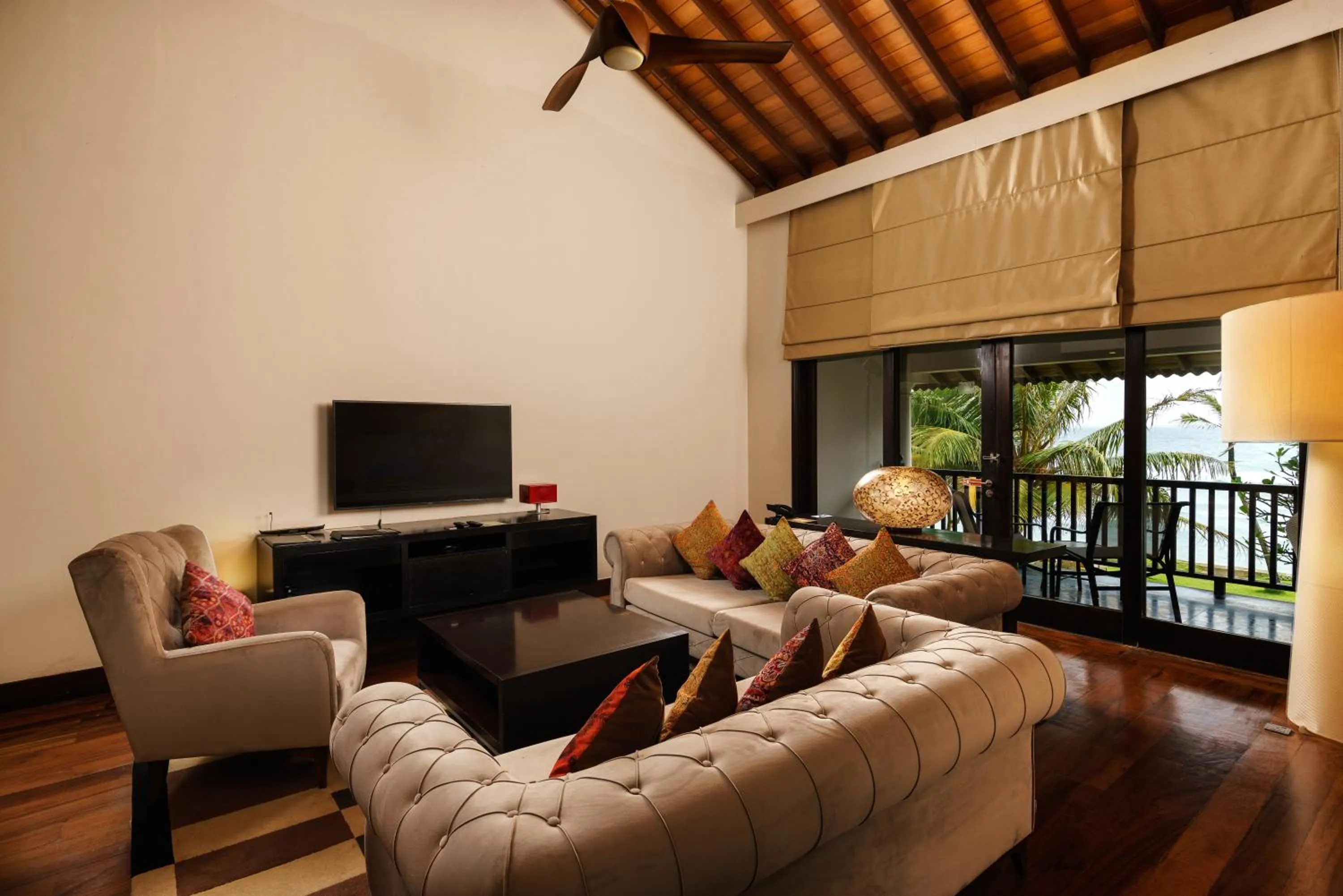 TV and multimedia in The Fortress Resort & Spa Galle