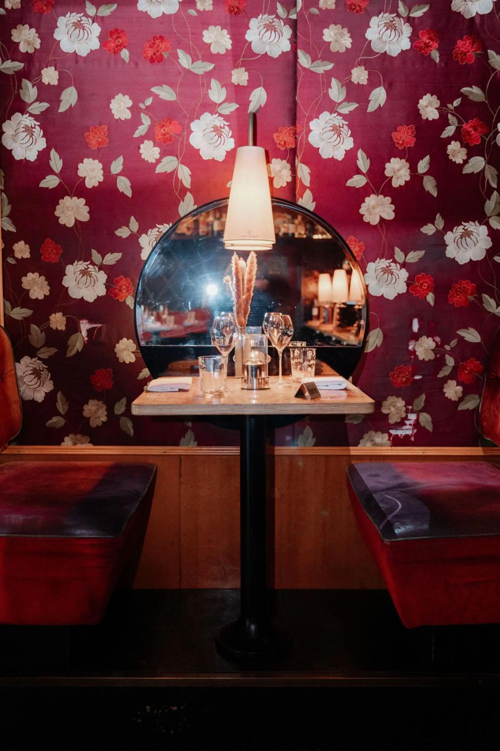 Restaurant/places to eat in Hotel Lux