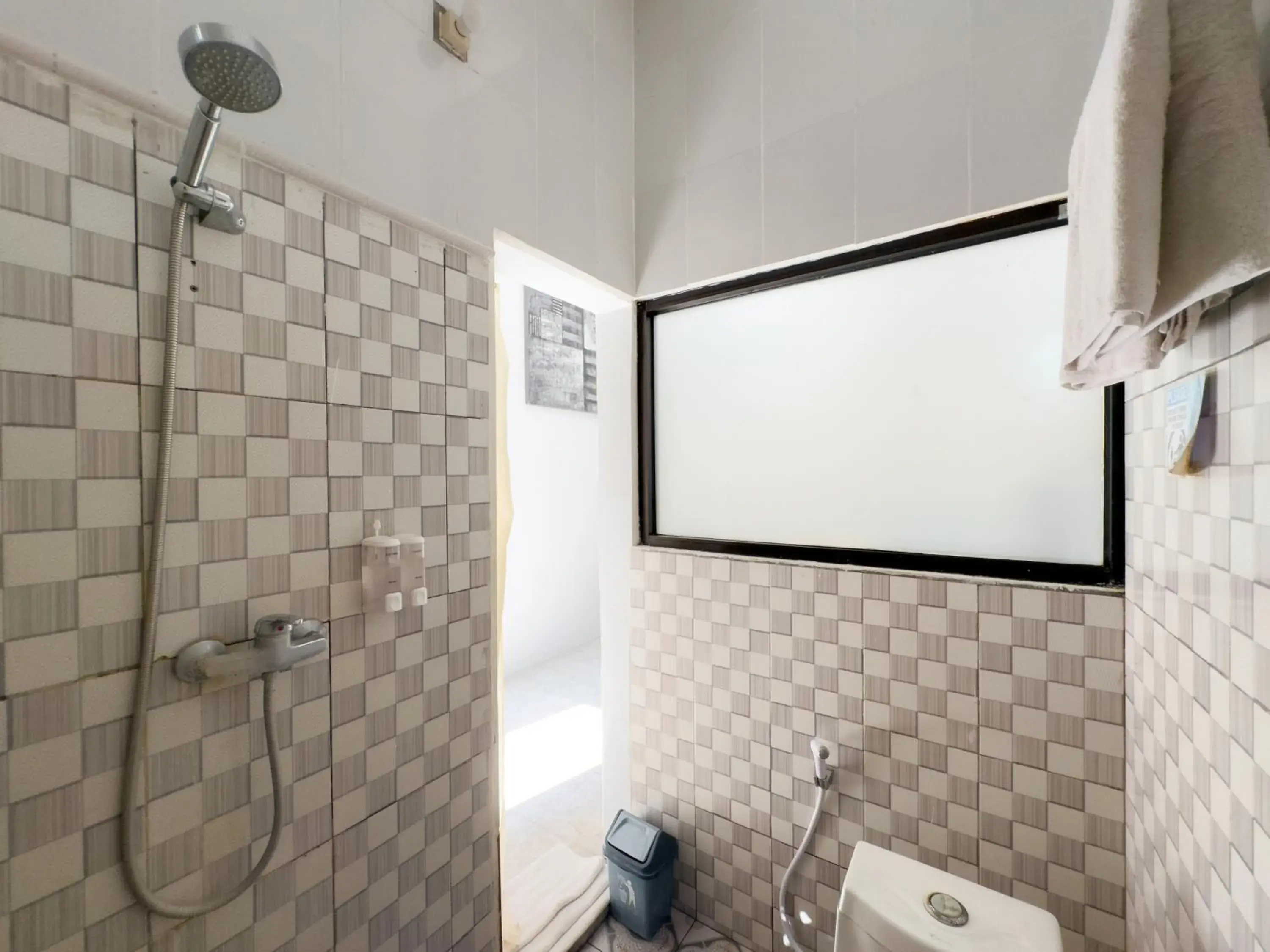 Shower in Batu Kandik Homestay Shower in Batu Kandik Homestay