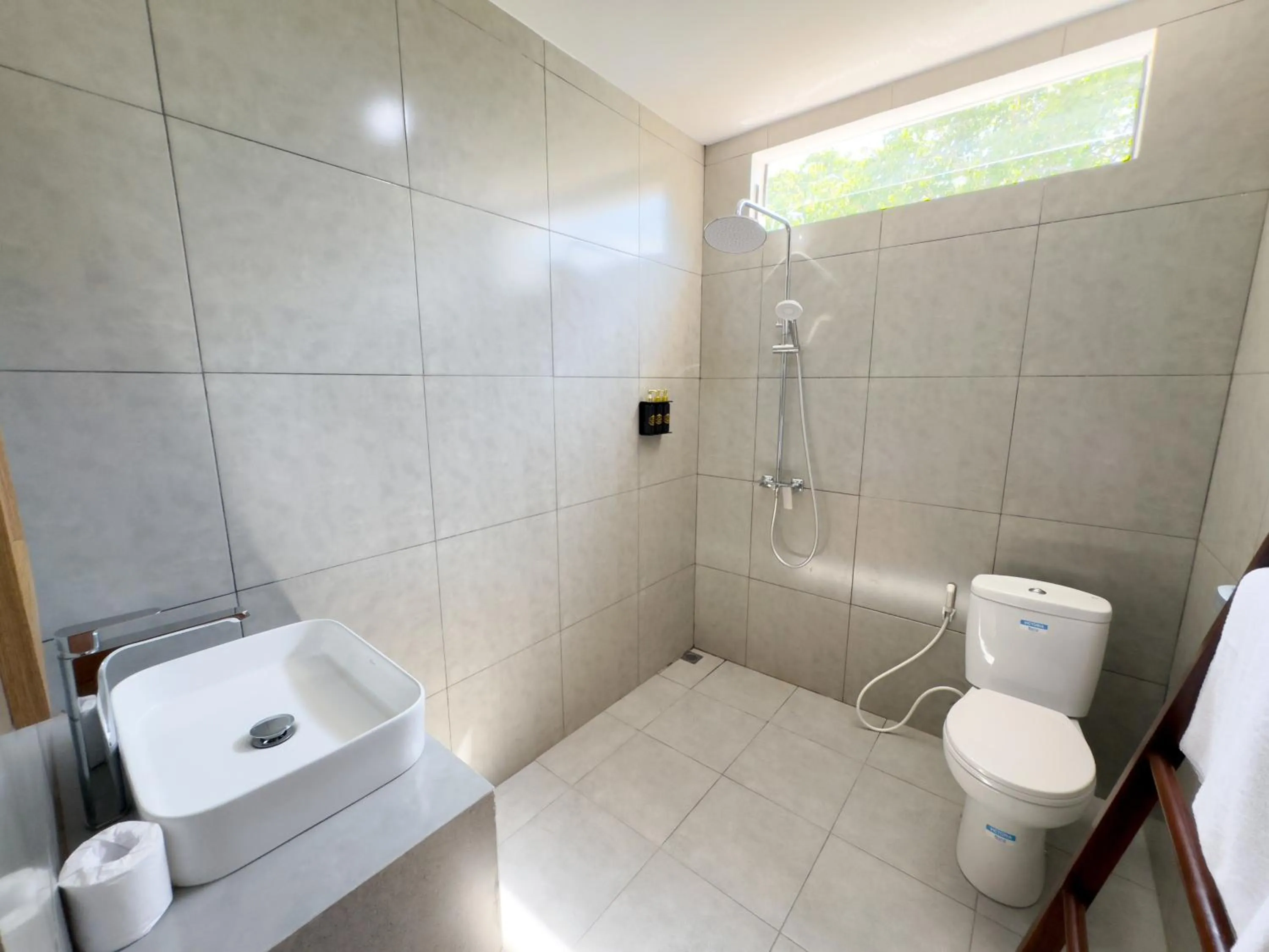 Shower in Batu Kandik Homestay