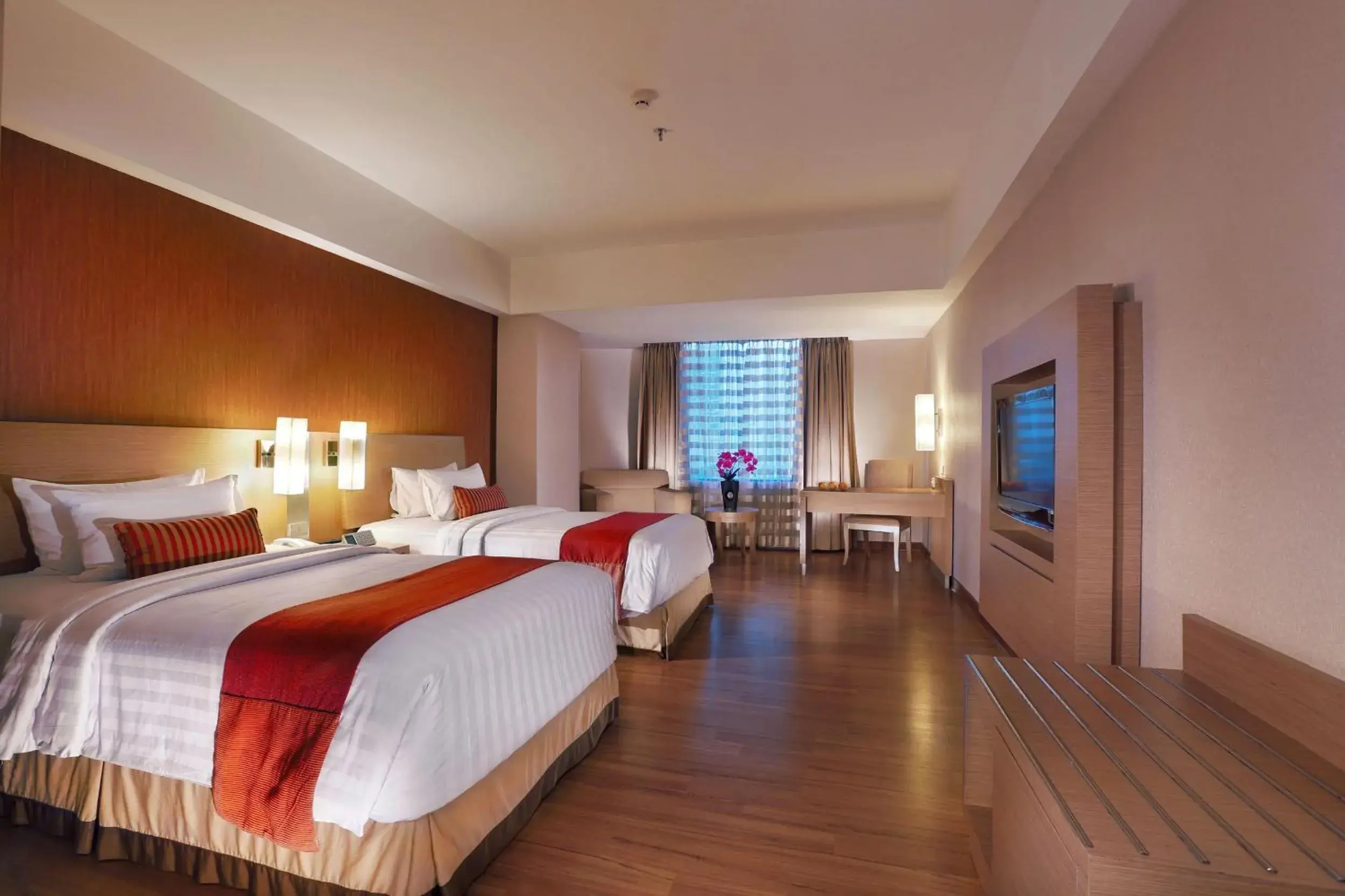 Bed in Grand City Hall Hotel & Serviced Residences Bed in Grand City Hall Hotel & Serviced Residences