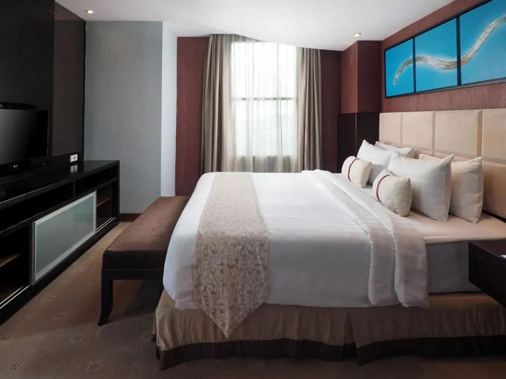 Bed in Grand City Hall Hotel & Serviced Residences