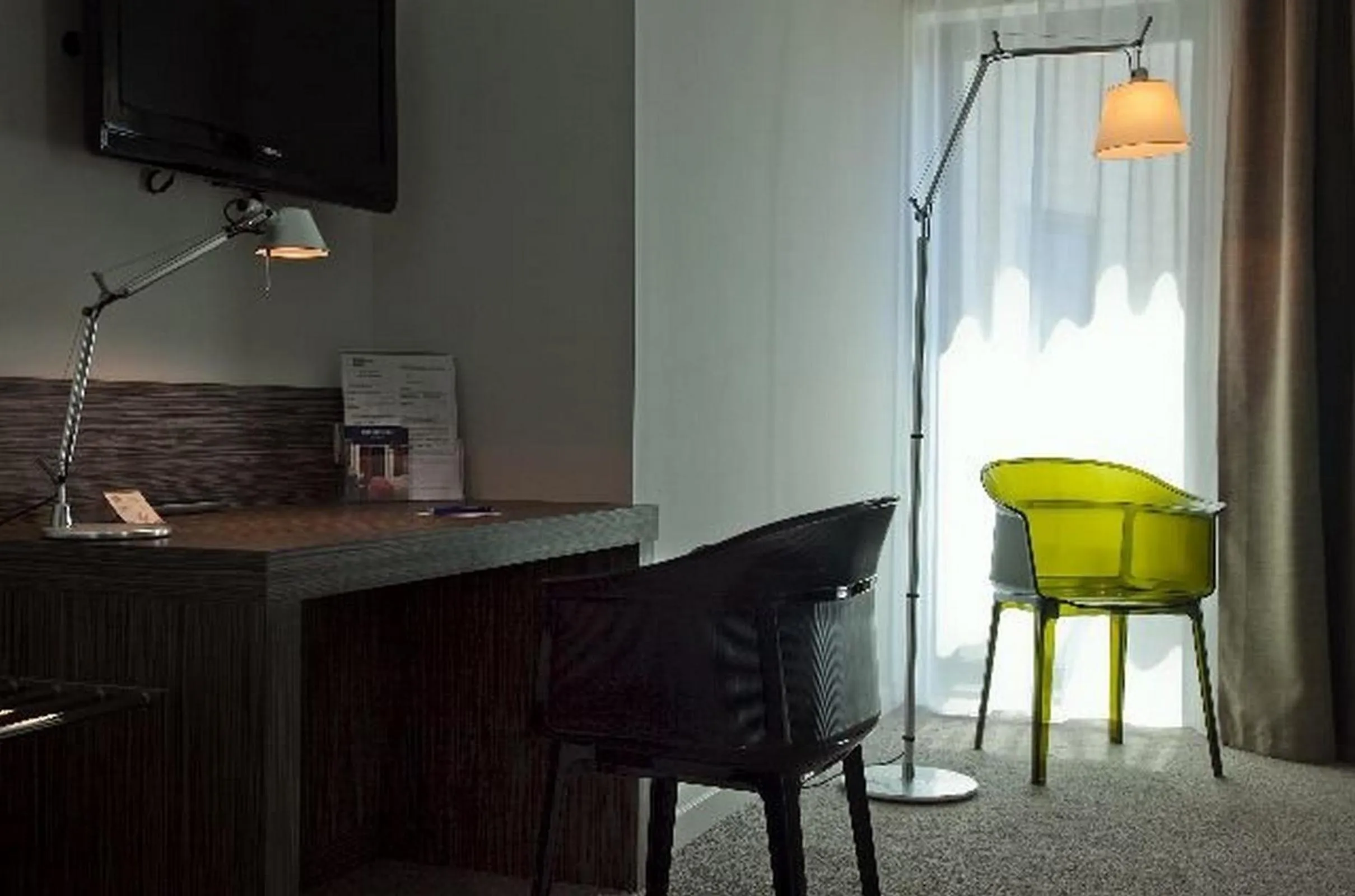 Seating area in Mercure Saint Malo Balmoral