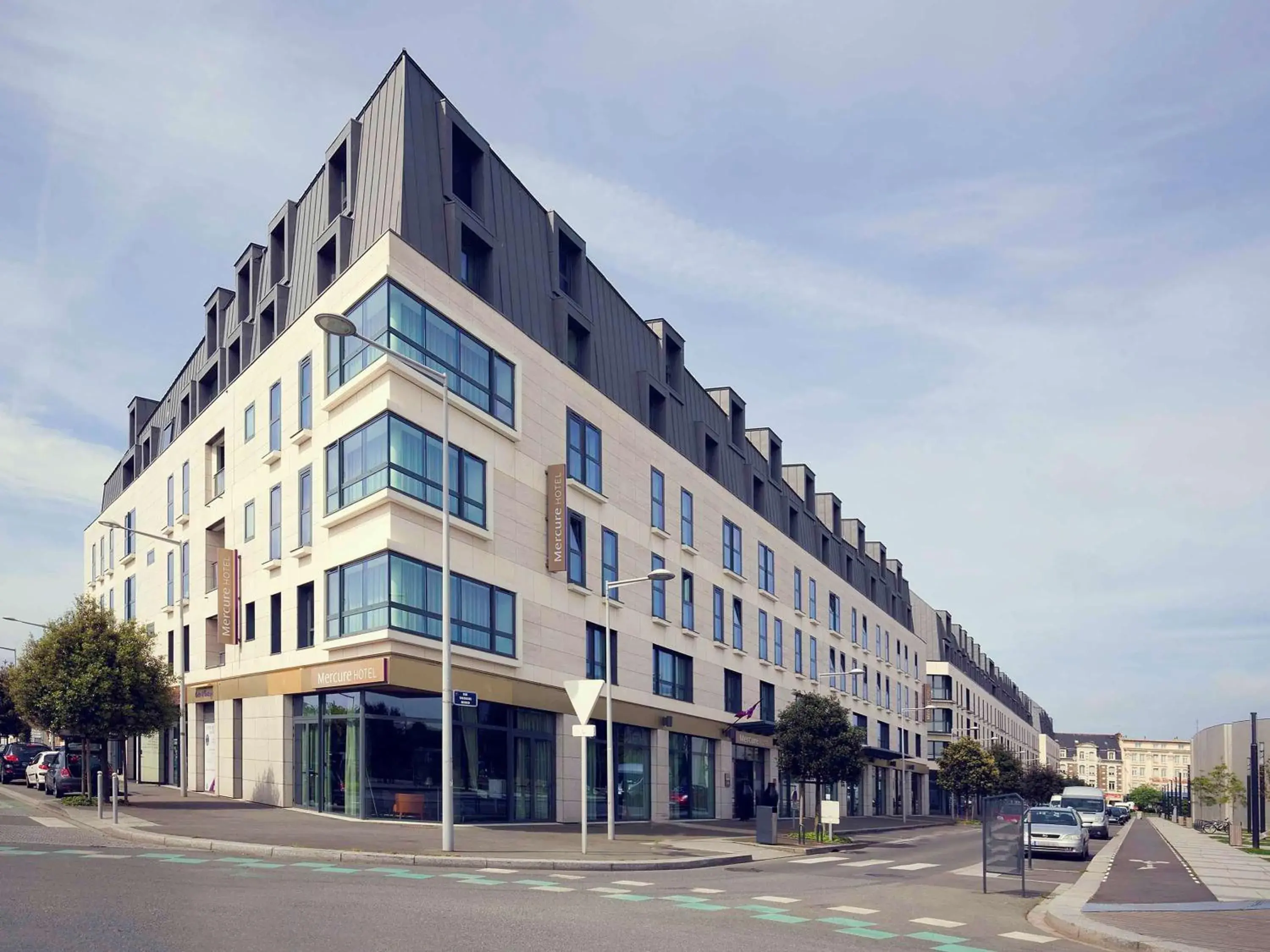 Property building in Mercure Saint Malo Balmoral Property building in Mercure Saint Malo Balmoral