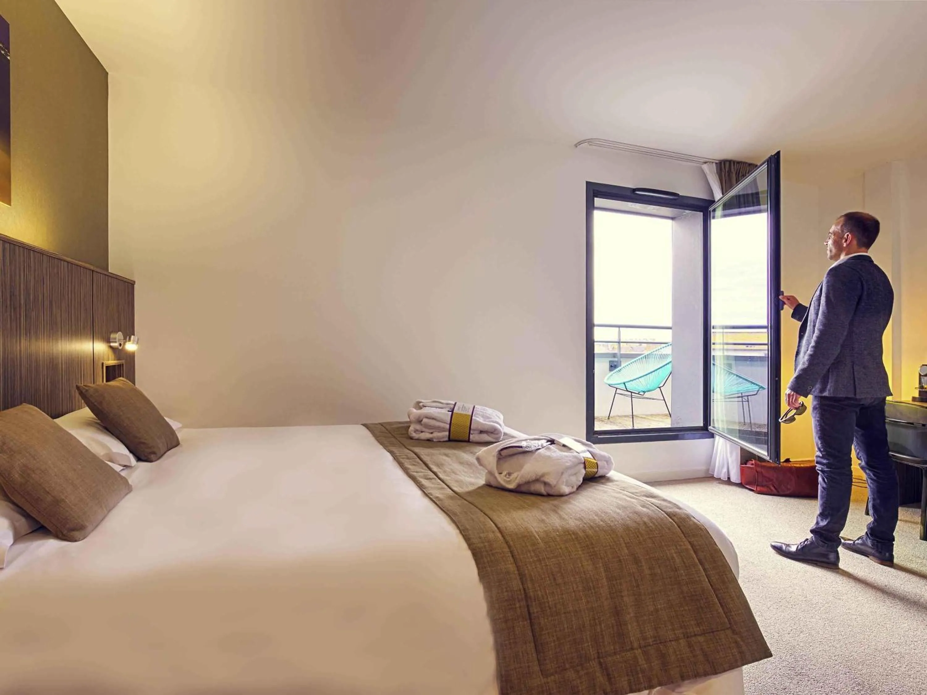 Bedroom, Bed in Mercure Saint Malo Balmoral