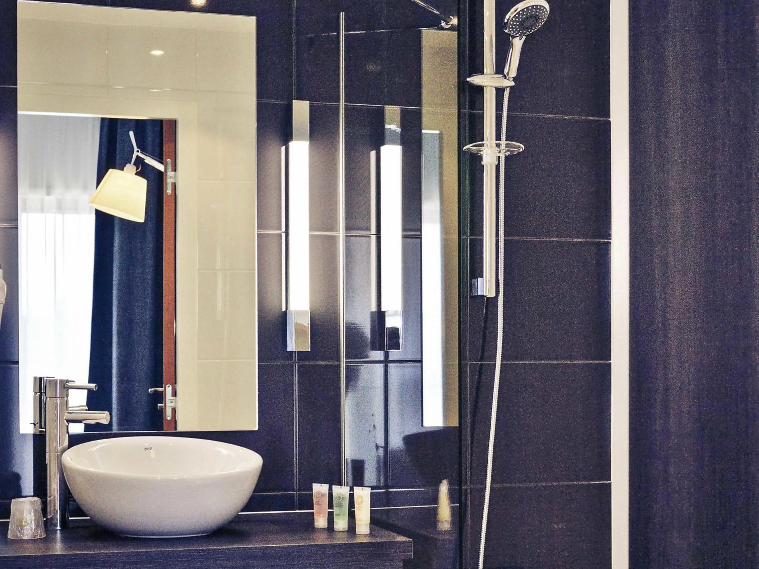 Bedroom in Mercure Saint Malo Balmoral